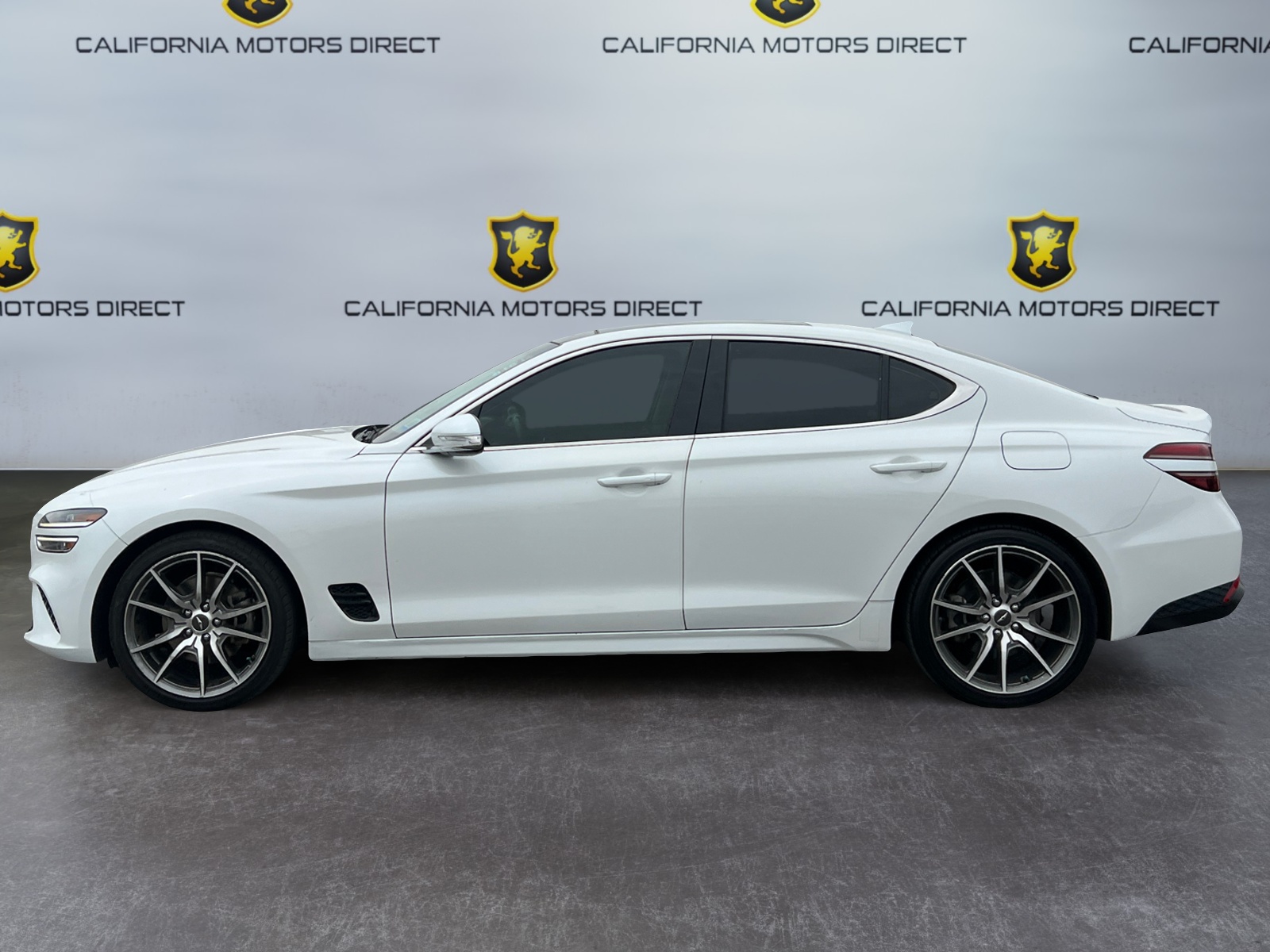 2022 Genesis G70 2.0T Prestige photo 2