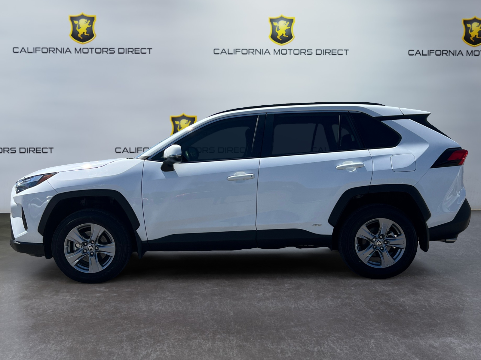 2024 Toyota RAV4 LE photo 2