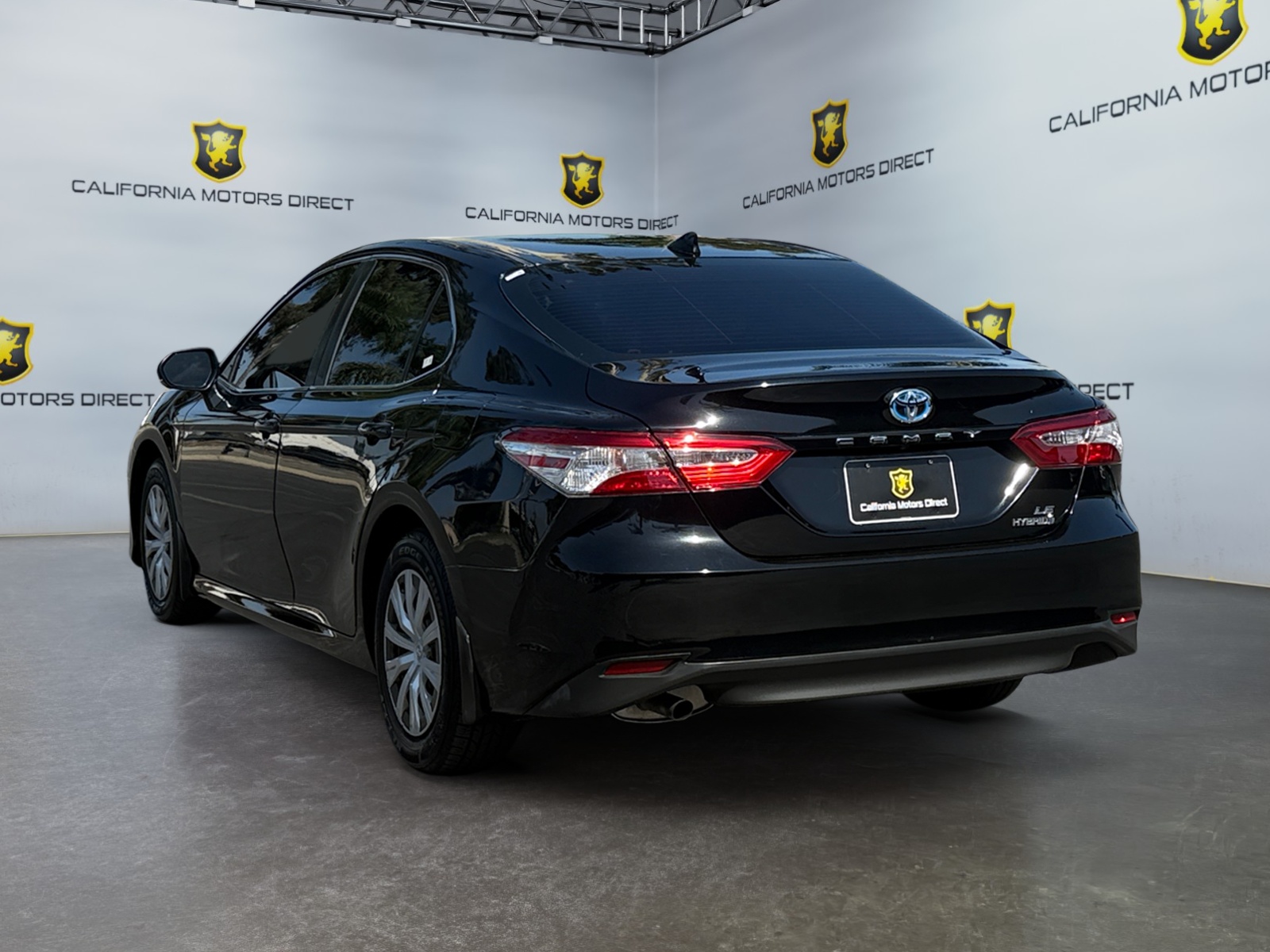 2020 Toyota Camry Hybrid LE photo 3