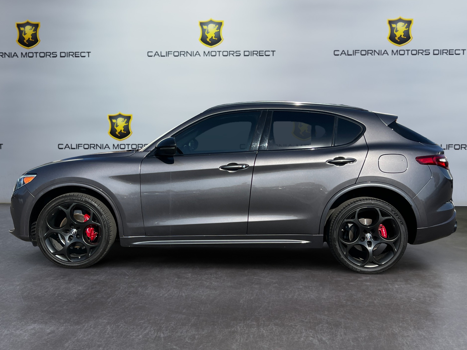 2022 Alfa Romeo Stelvio Sport photo 3