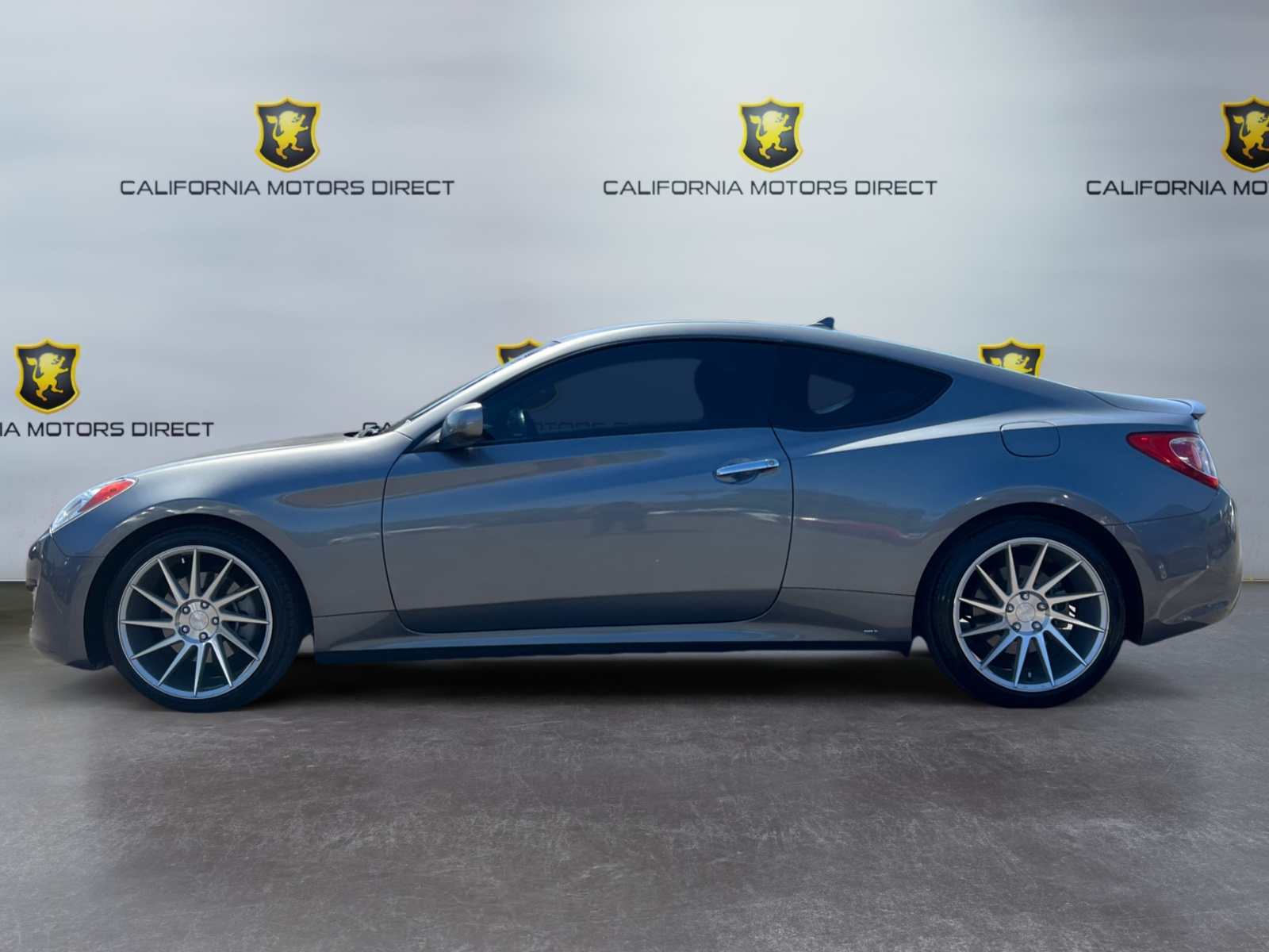 2010 Hyundai Genesis Coupe photo 2