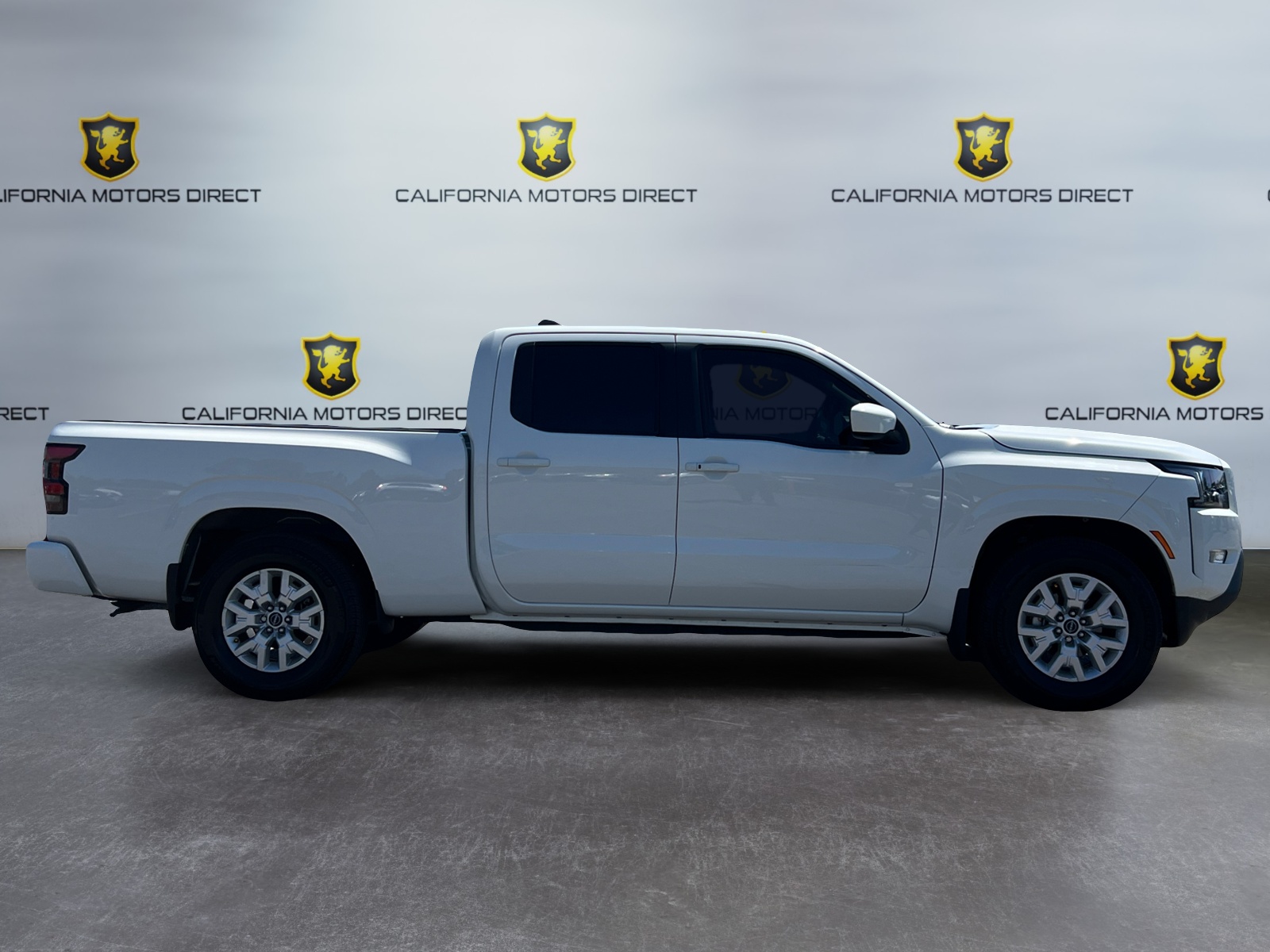 2024 Nissan Frontier SV photo 2