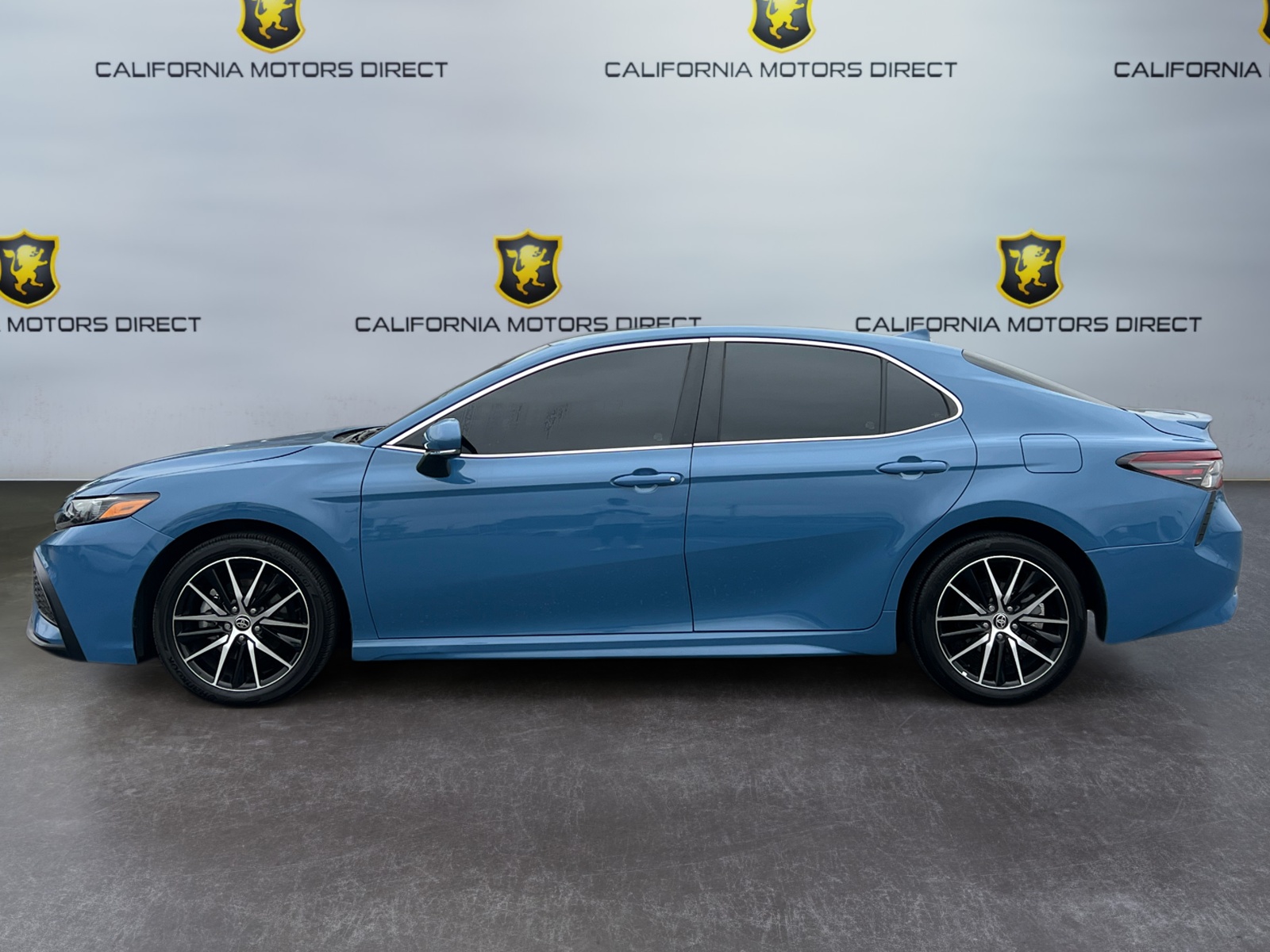 2024 Toyota Camry SE photo 2
