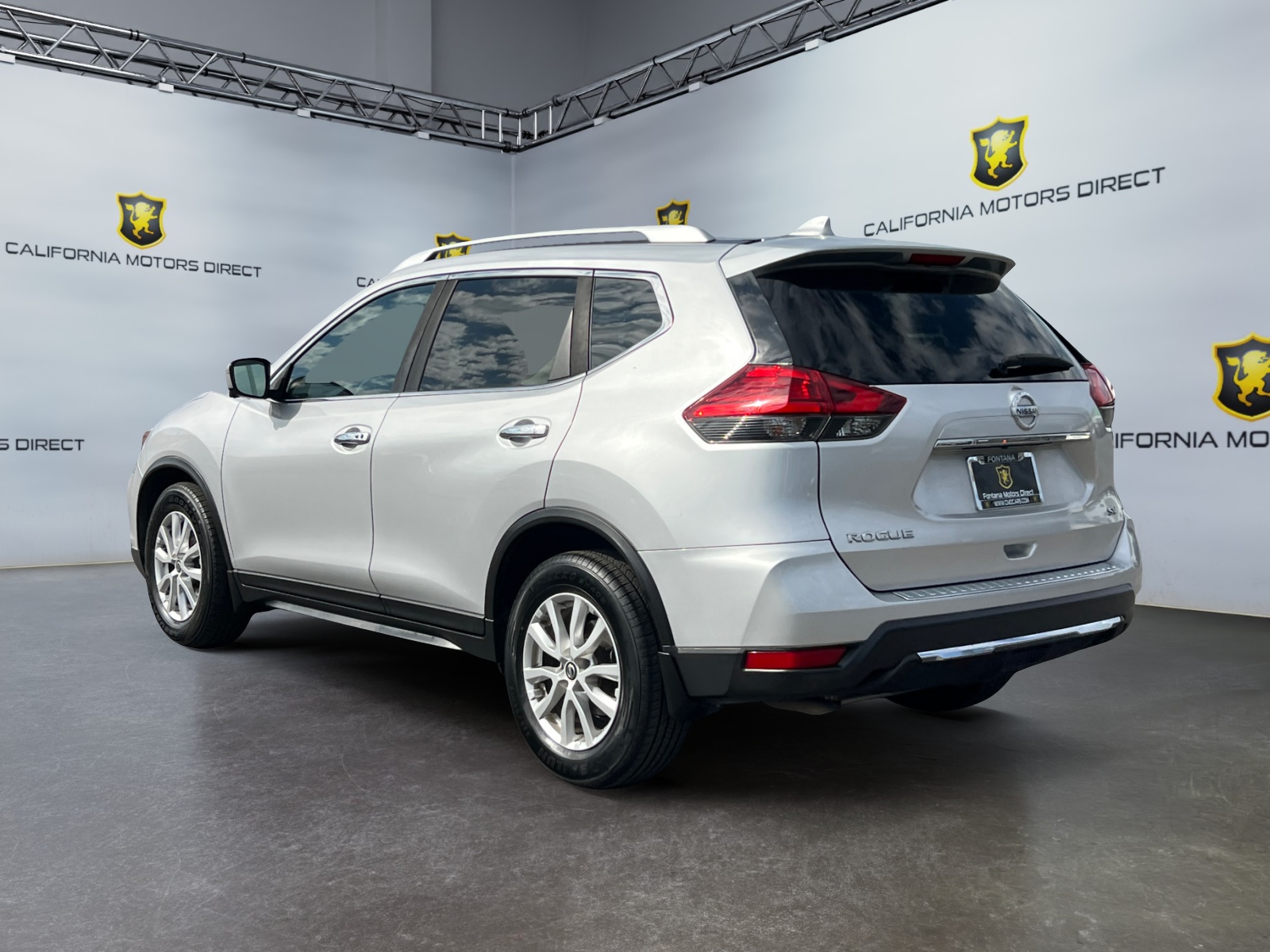 2017 Nissan Rogue SV photo 3