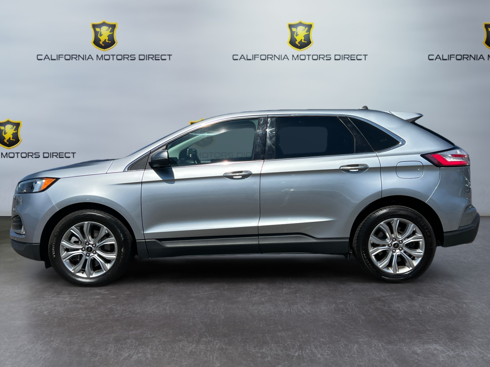 2024 Ford Edge Titanium photo 2