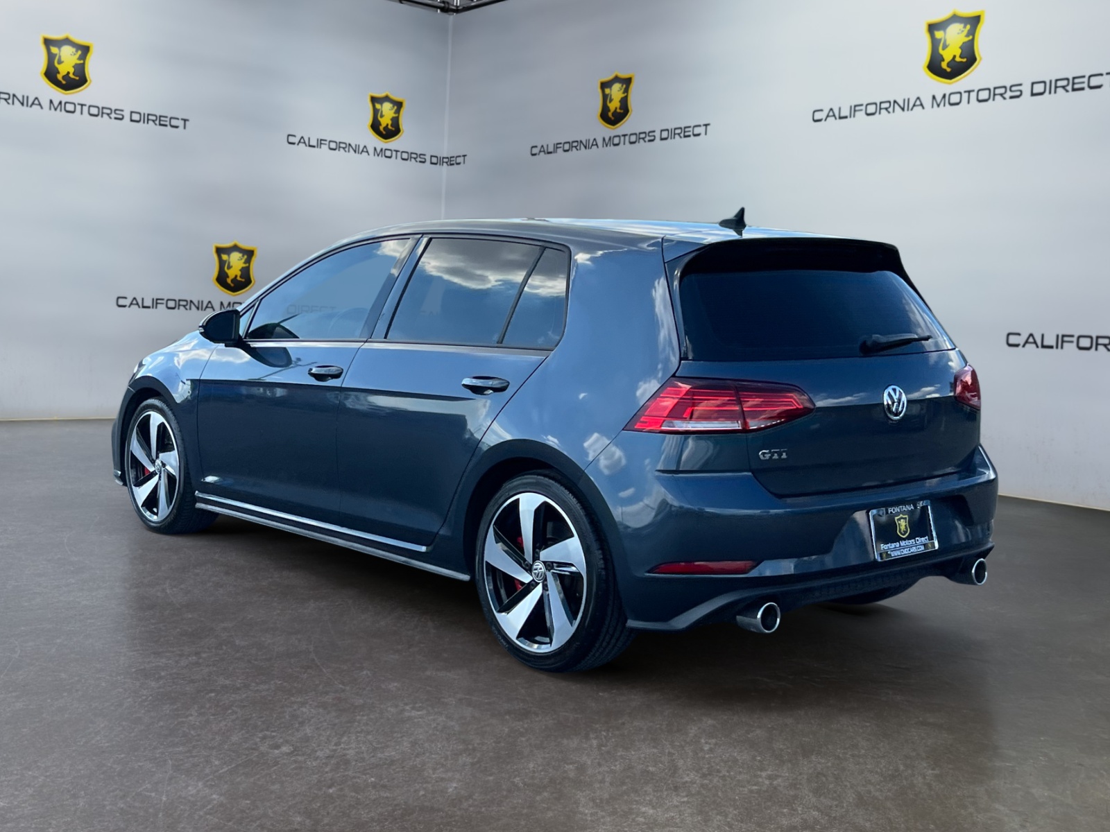 2018 Volkswagen Golf GTI photo 2
