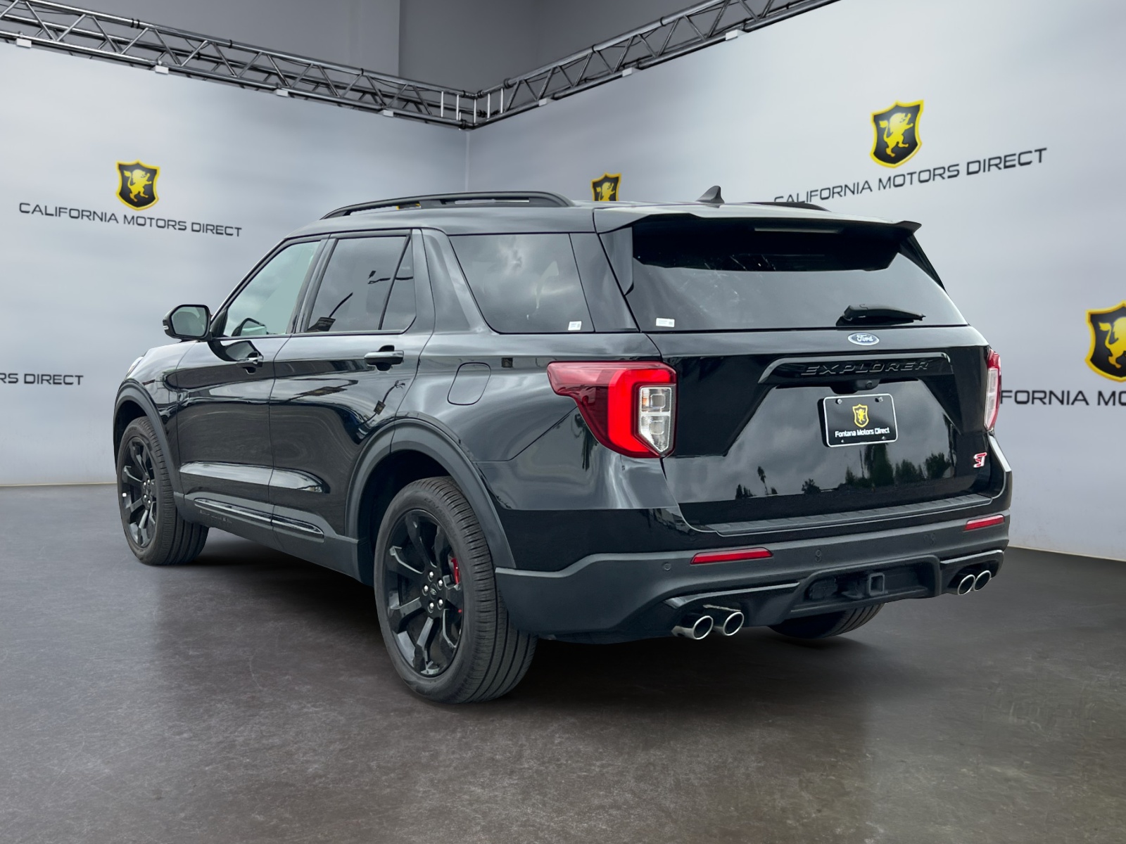 2023 Ford Explorer ST photo 2