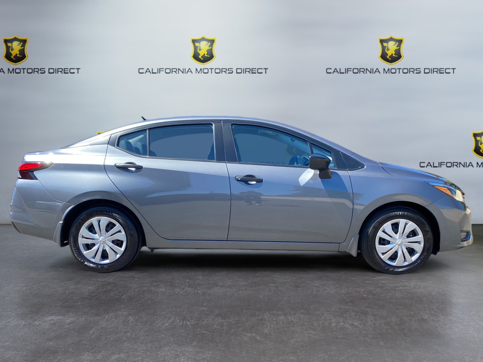 2025 Nissan Versa S photo 4