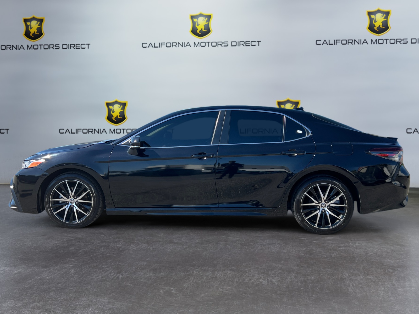 2024 Toyota Camry SE photo 2