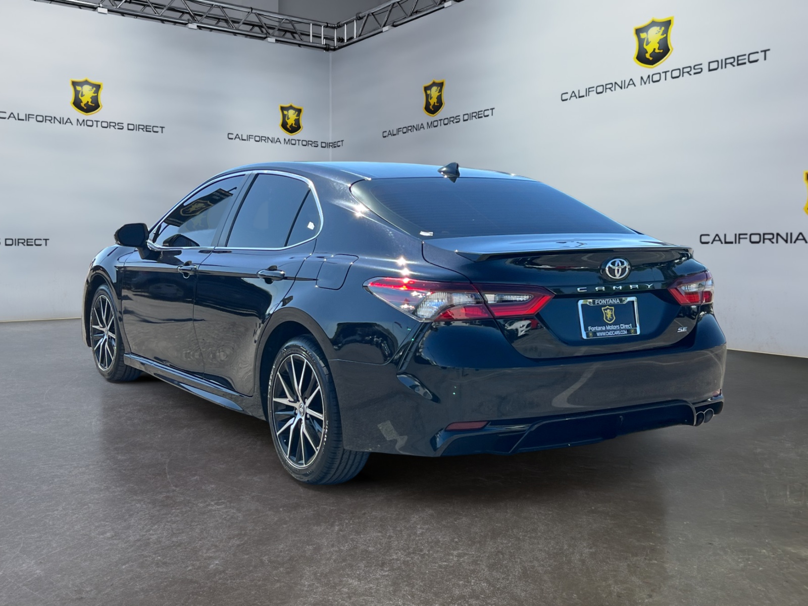 2024 Toyota Camry SE photo 3