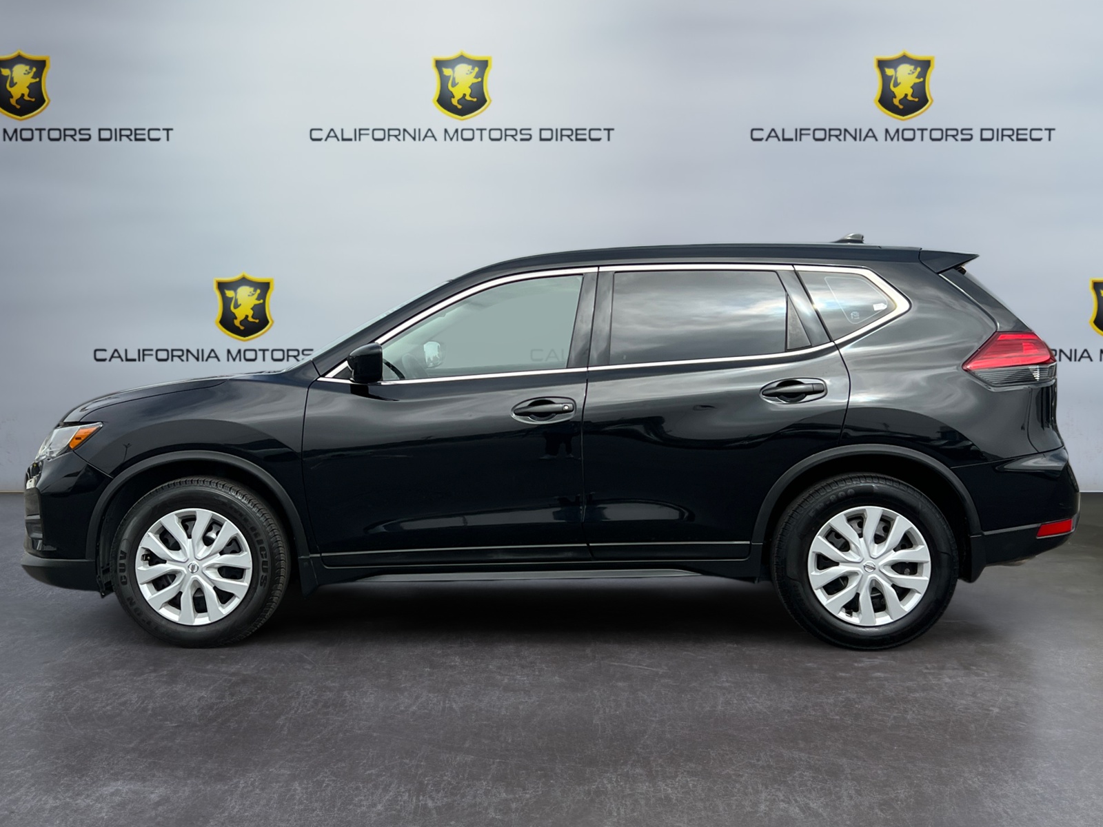2017 Nissan Rogue S photo 2