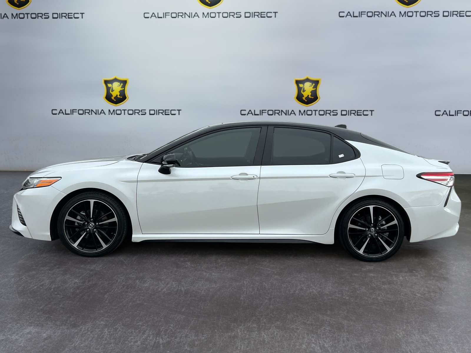 2020 Toyota Camry XSE photo 2