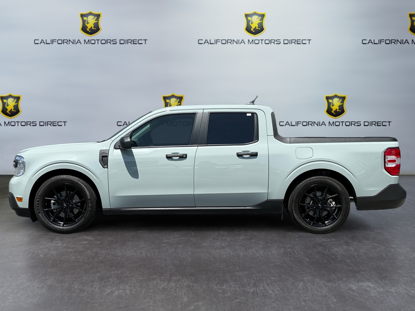 2024 Ford Maverick XL photo 2