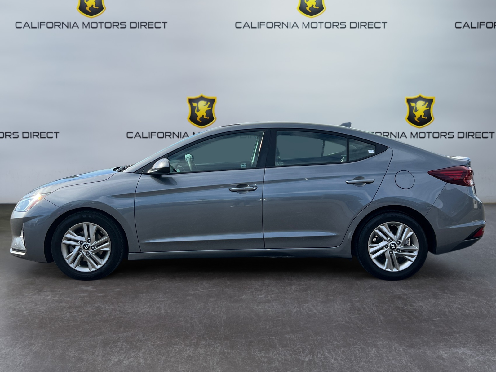 2019 Hyundai Elantra SEL photo 2