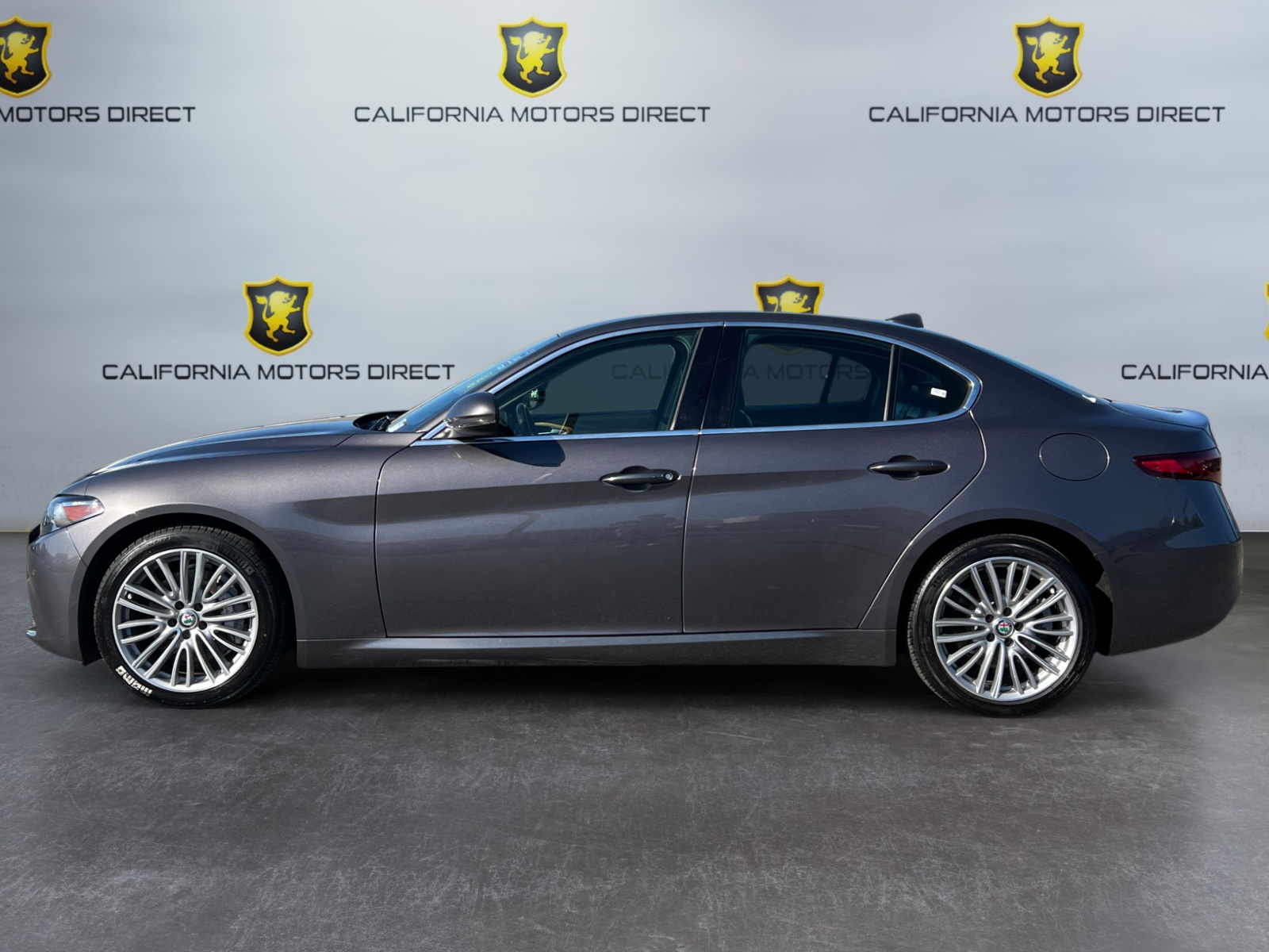 2017 Alfa Romeo Giulia Ti photo 3