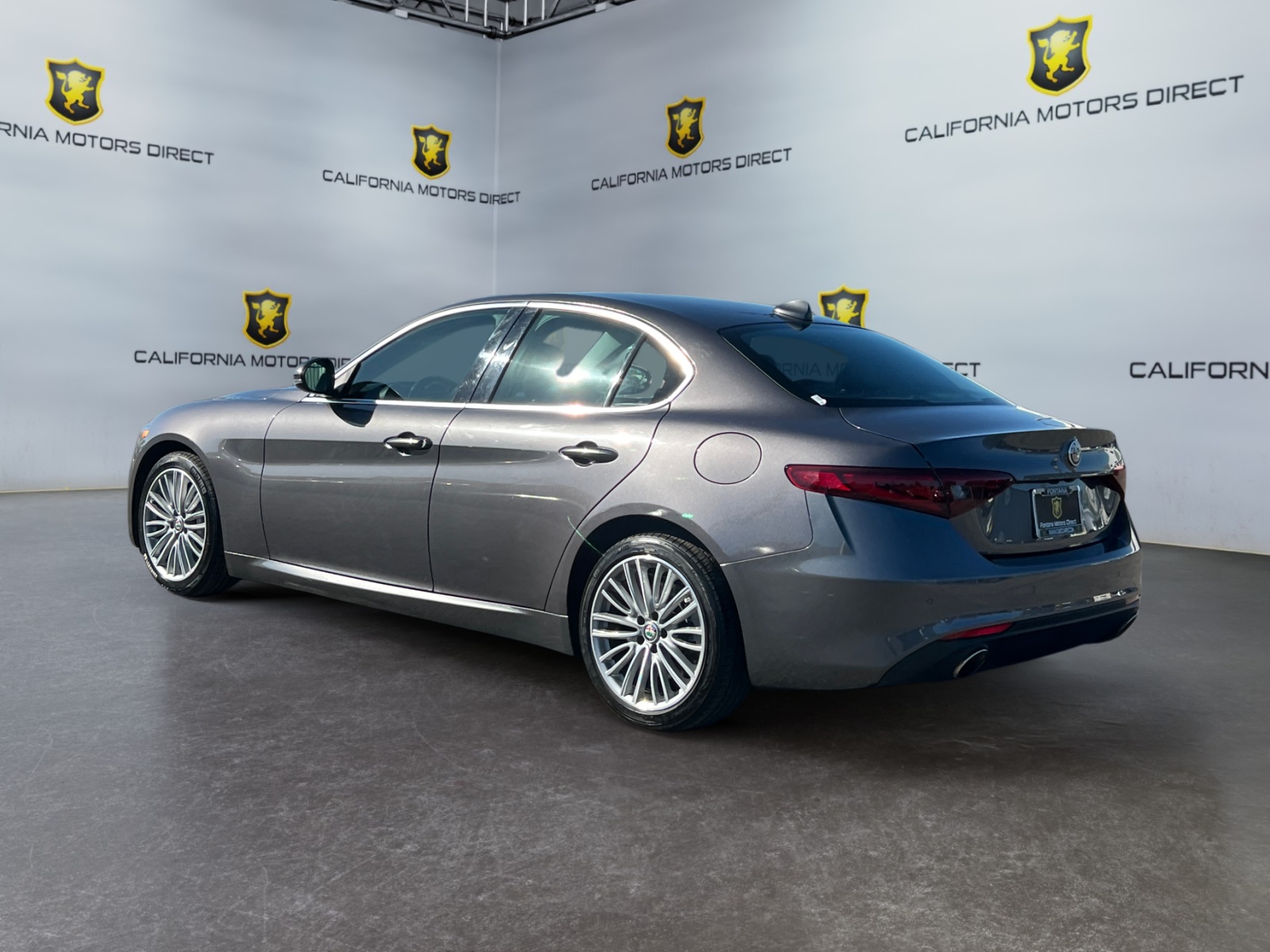 2017 Alfa Romeo Giulia Ti photo 4