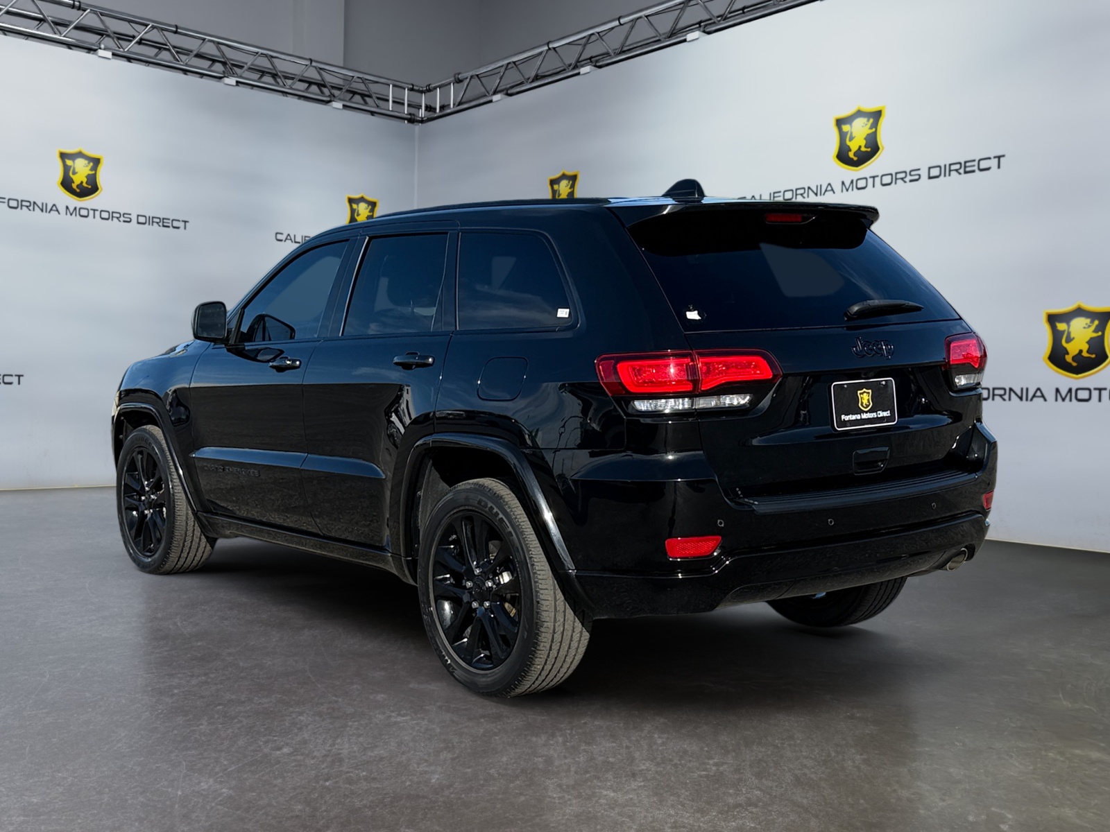 2021 Jeep Grand Cherokee Laredo X photo 3
