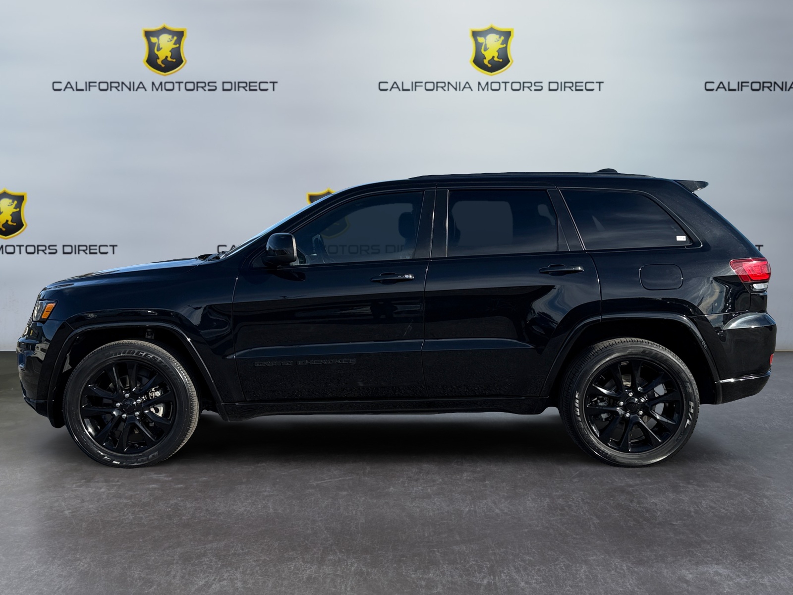 2021 Jeep Grand Cherokee Laredo X photo 2
