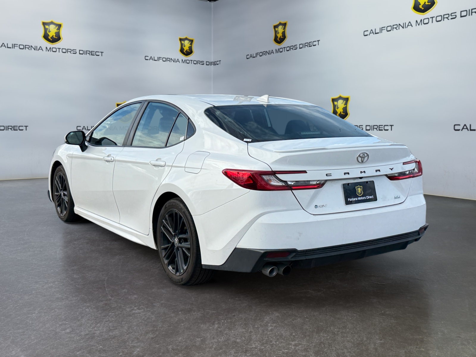 2025 Toyota Camry SE photo 4