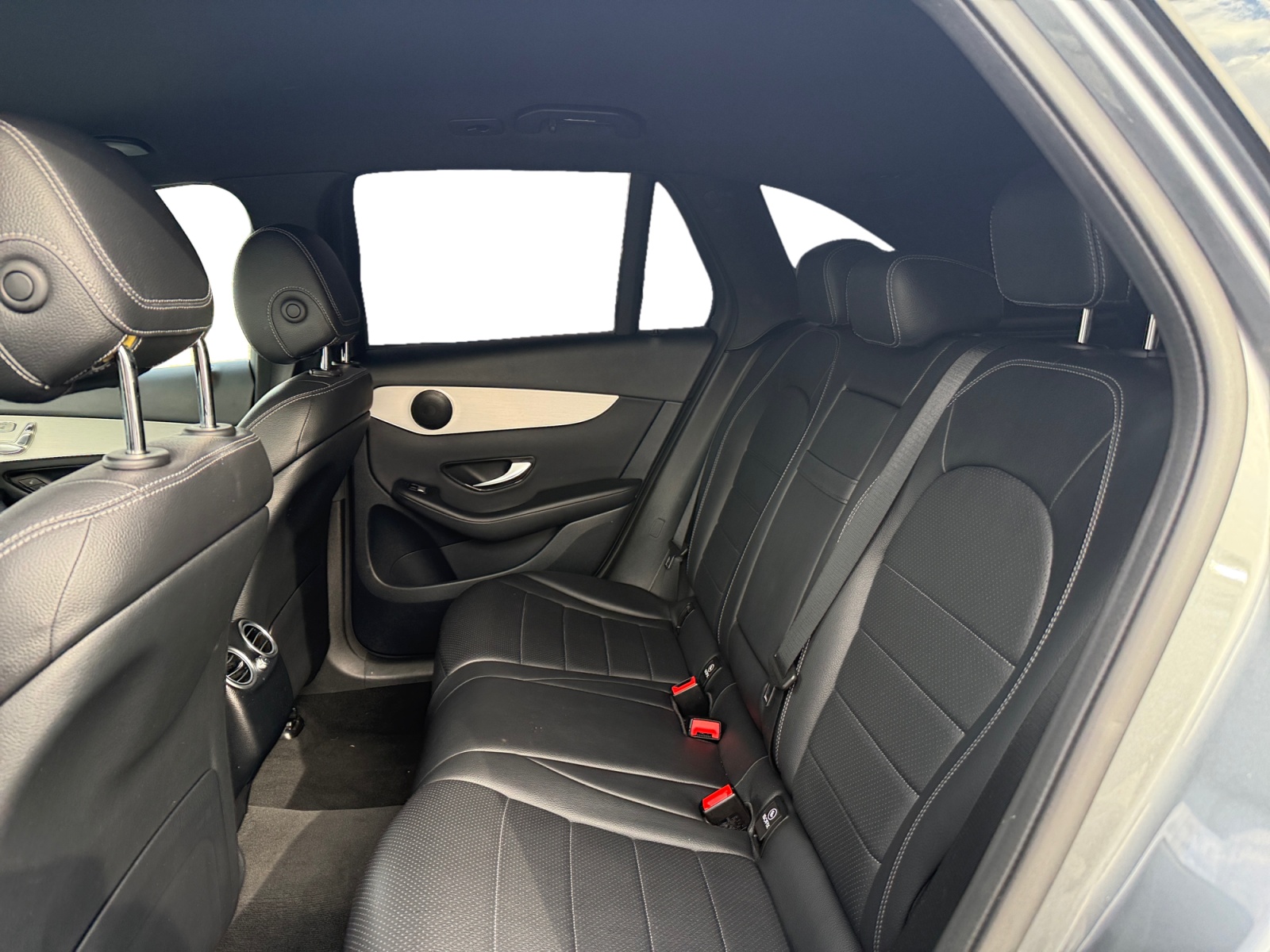 2021 Mercedes-Benz GLC GLC300 - Photo 11