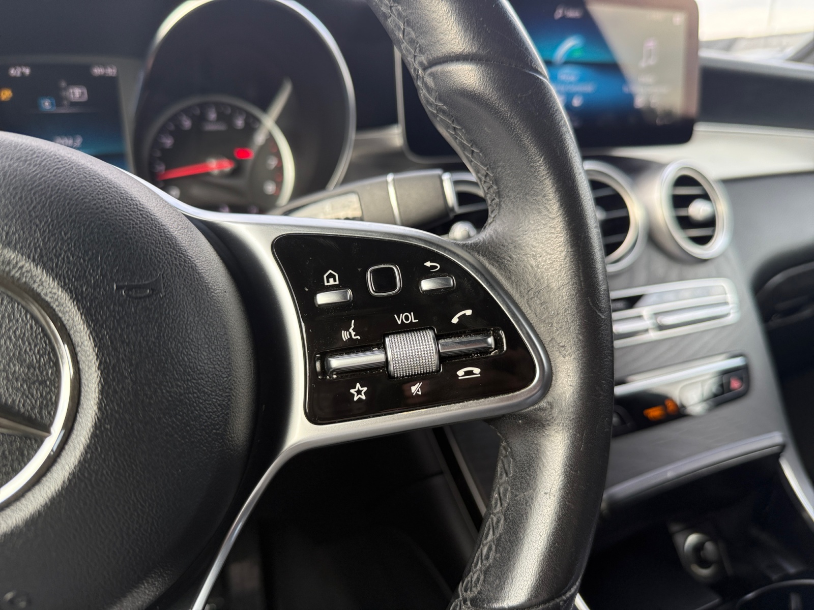 2021 Mercedes-Benz GLC GLC300 - Photo 19