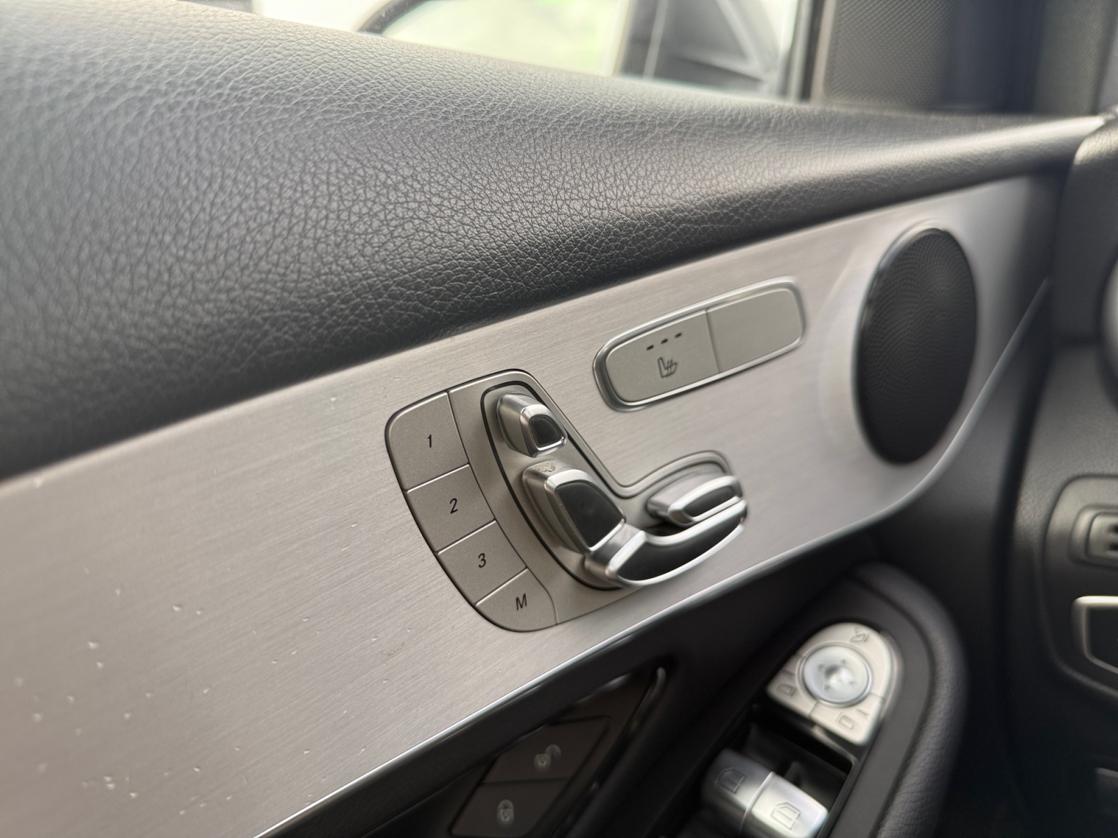 2021 Mercedes-Benz GLC GLC300 - Photo 24