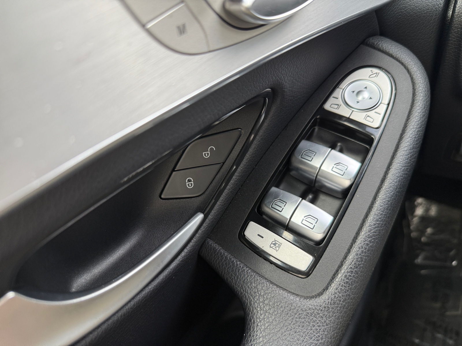 2021 Mercedes-Benz GLC GLC300 - Photo 23