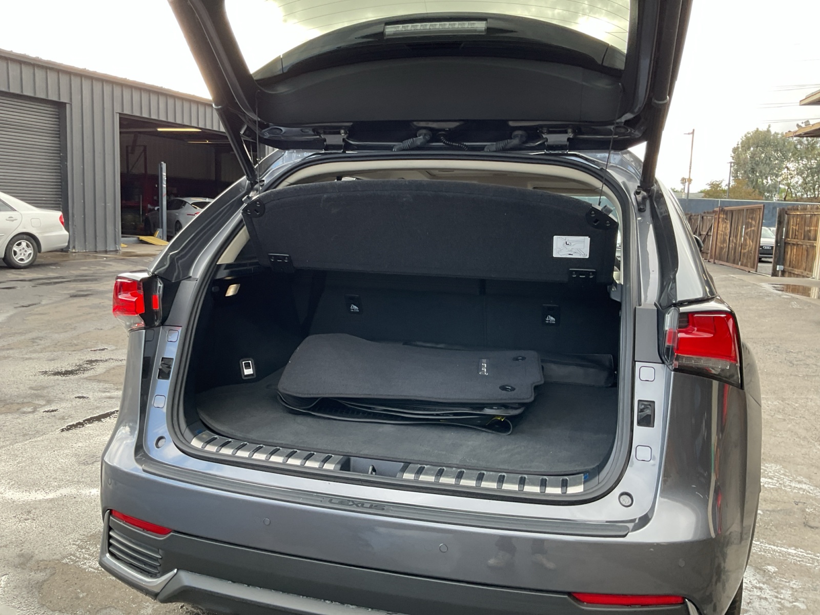 HERUNE ヒルネ　HRN-005 ライトグレー×ブラック M 3シーズン Sold 2021 Lexus NX 300h AWD in Fontana