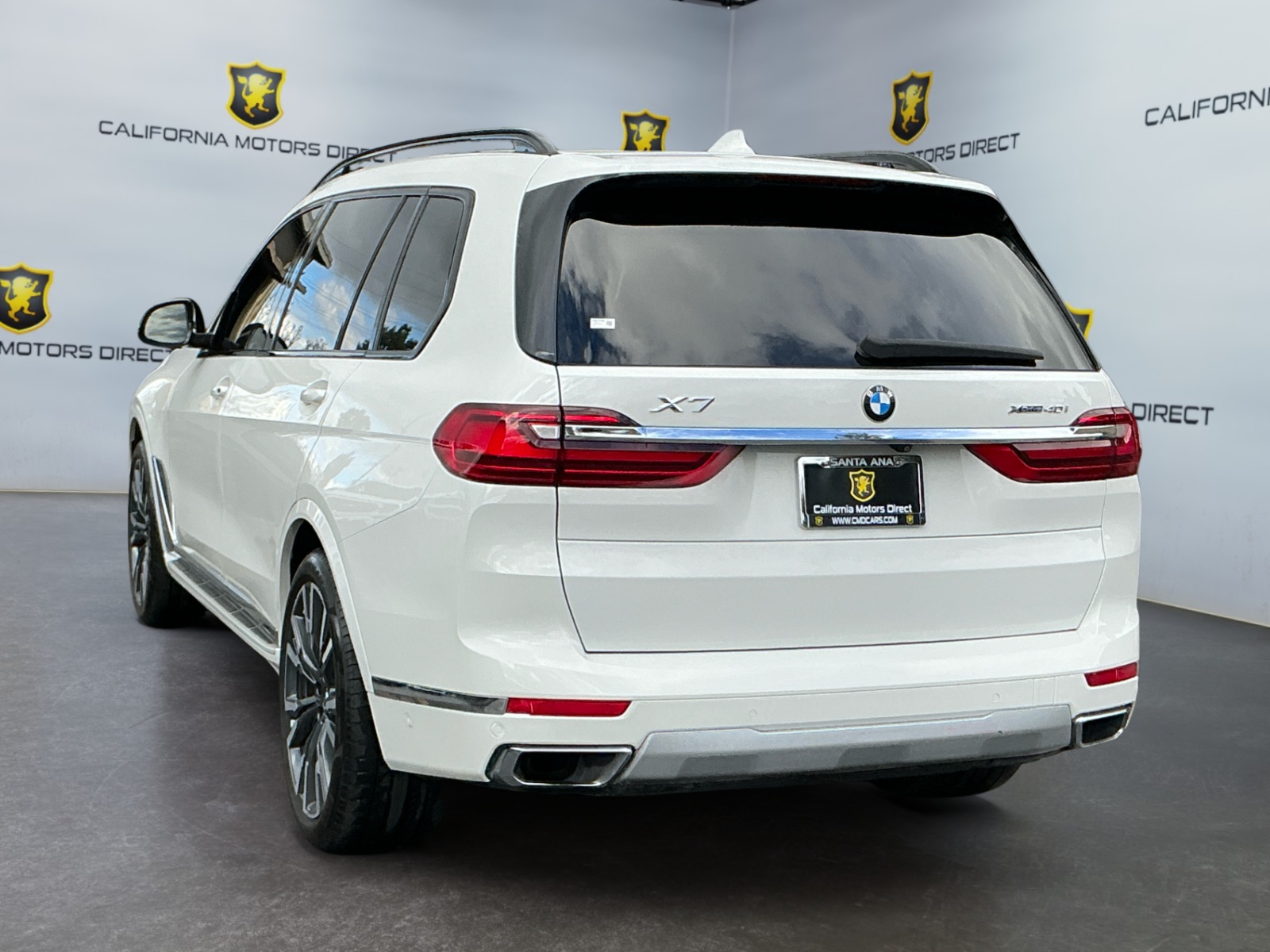 View vehicle photo 7