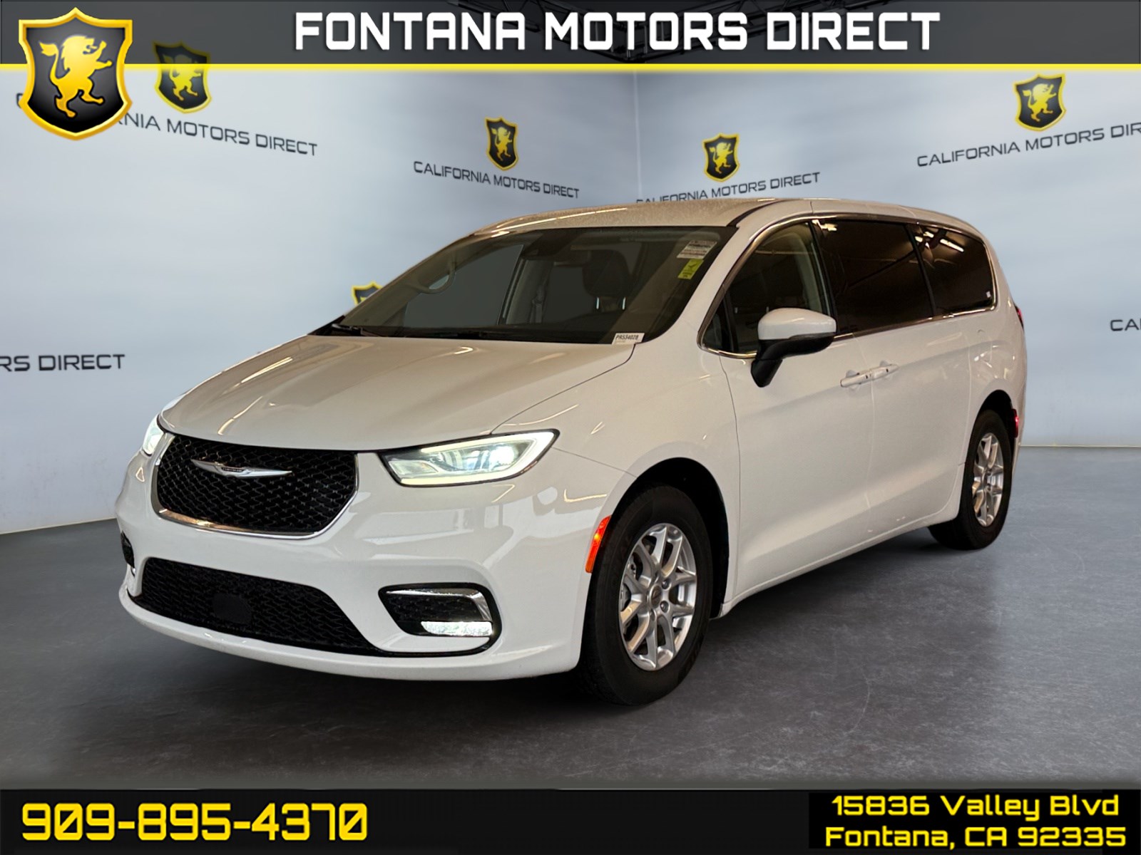 2023 Chrysler Pacifica Touring L's photo
