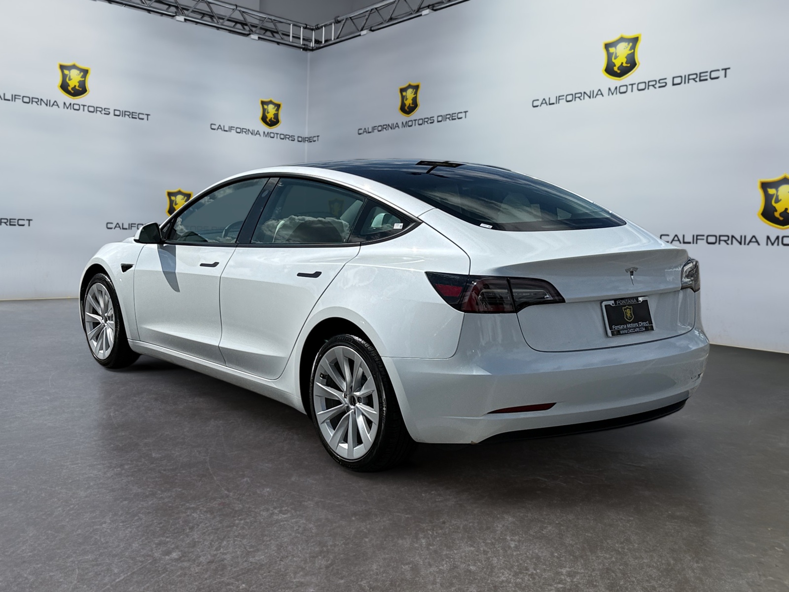 View vehicle photo 3