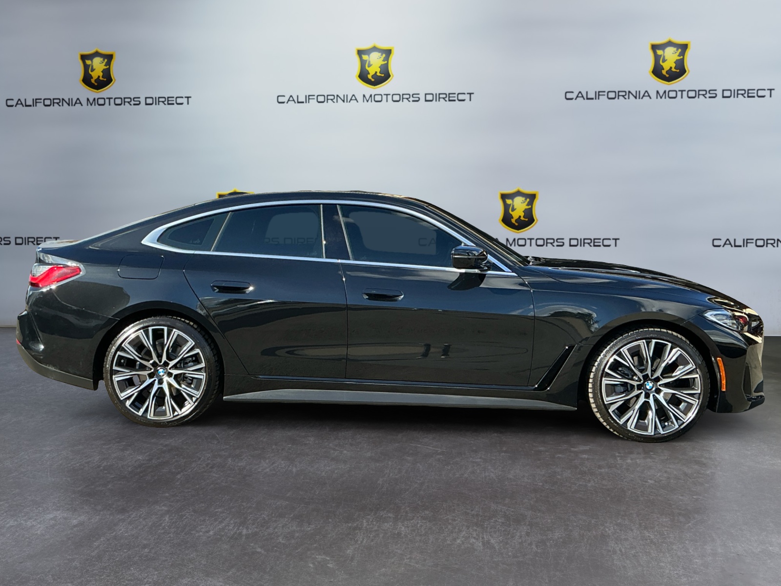 View vehicle photo 4