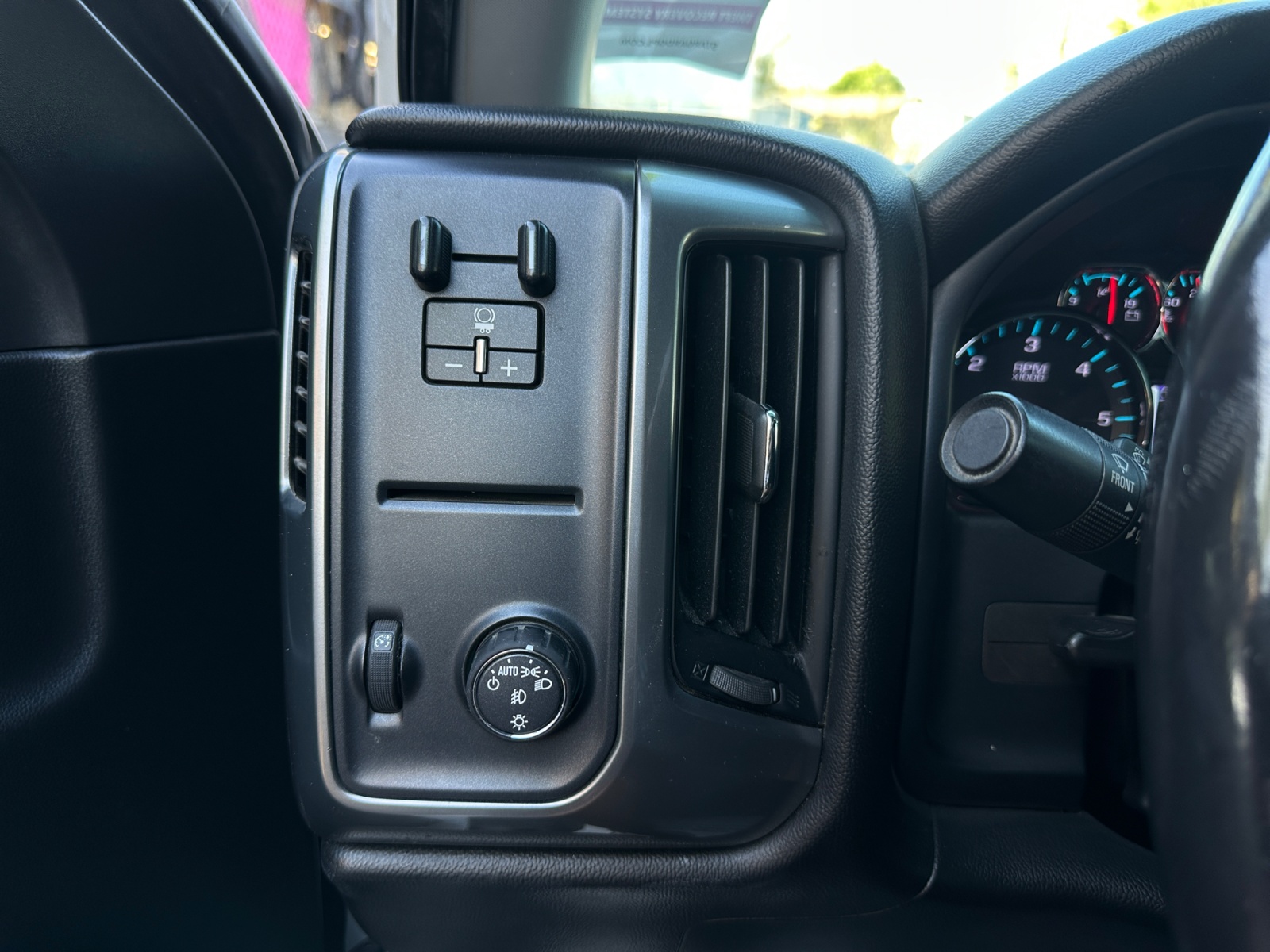 Chevrolet Silverado photo 16