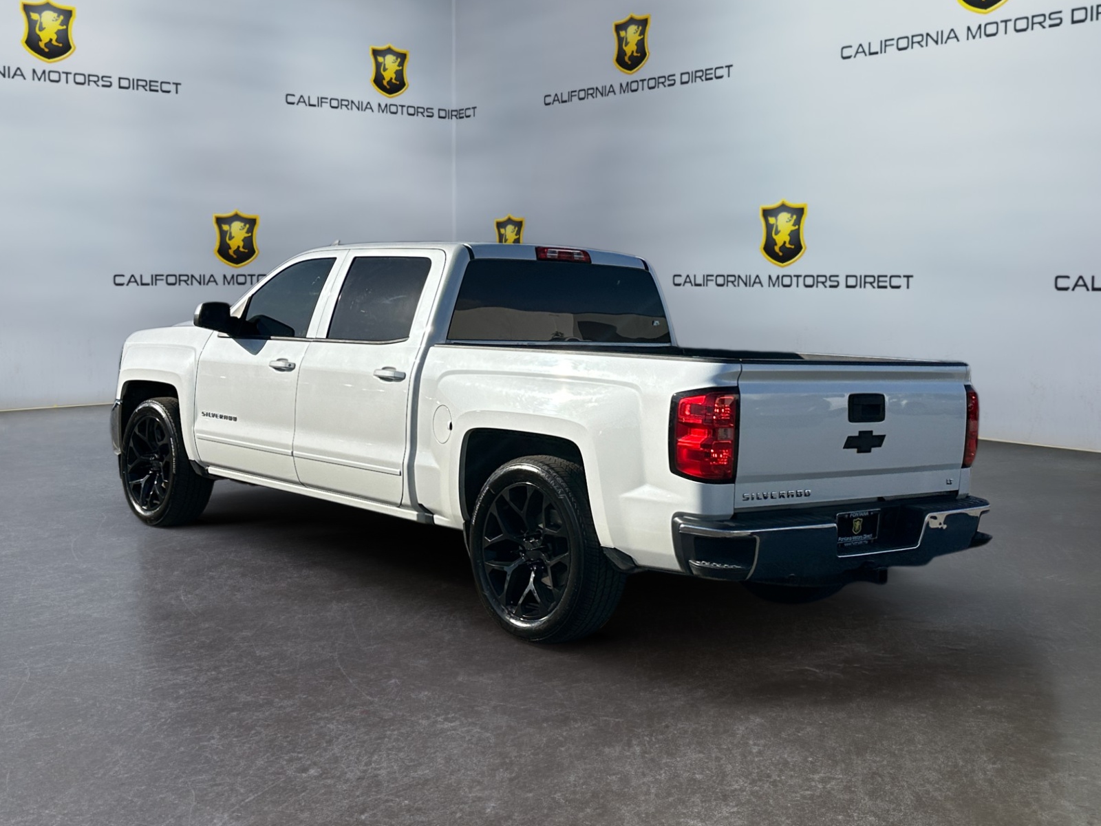 Chevrolet Silverado photo 3