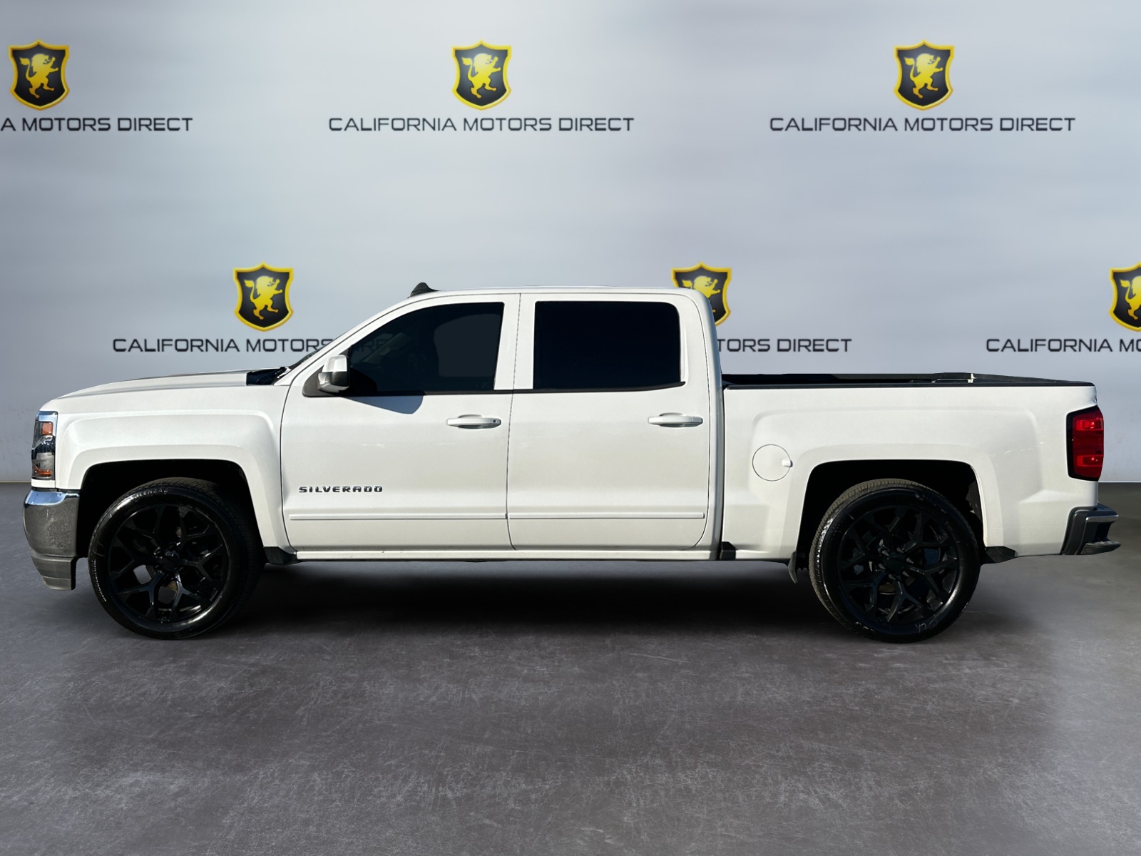 Chevrolet Silverado photo 2