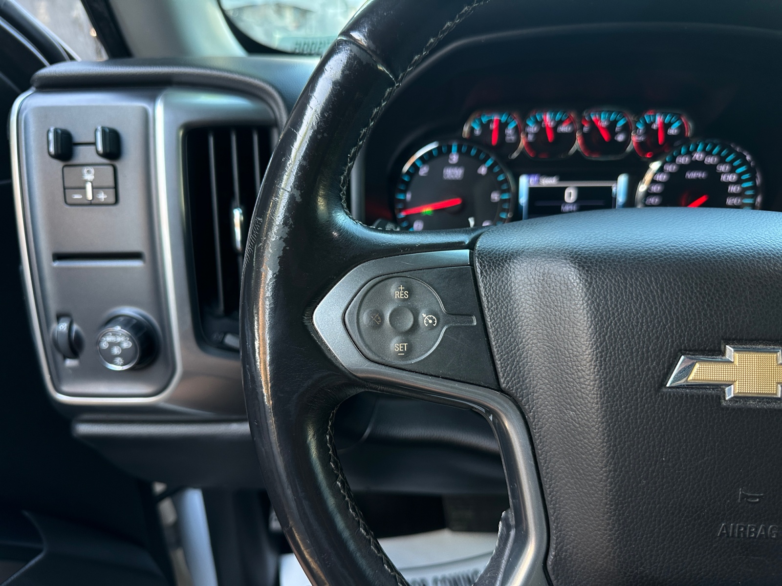 Chevrolet Silverado photo 17