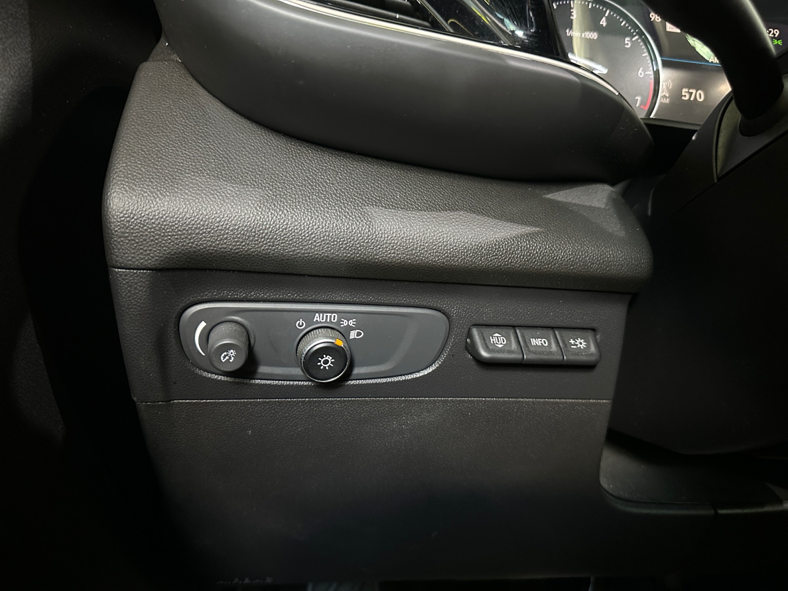 Buick Envision photo 18