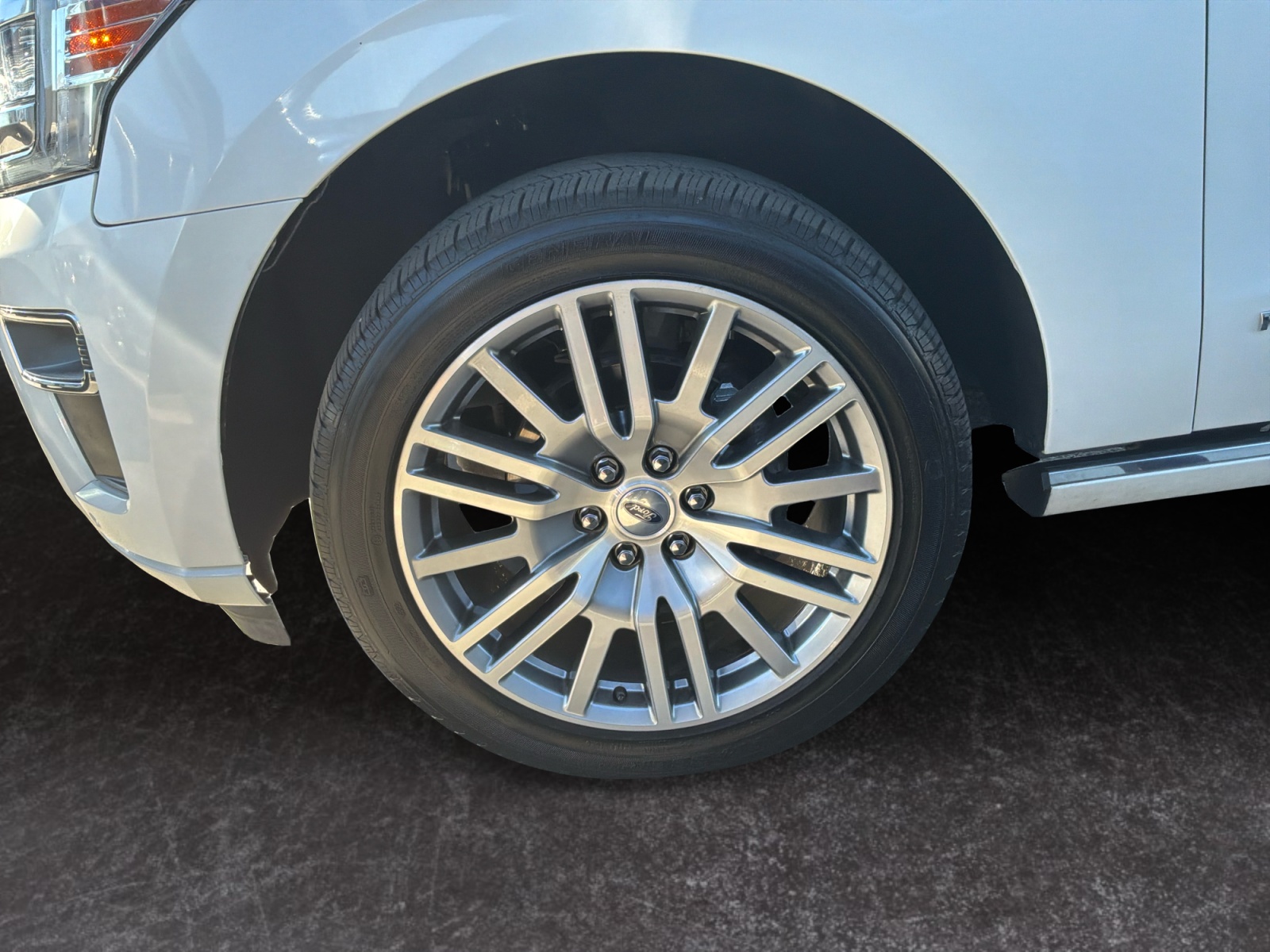 Ford Expedition MAX photo 14