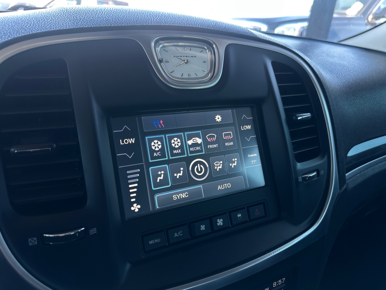 Chrysler 300 photo 17