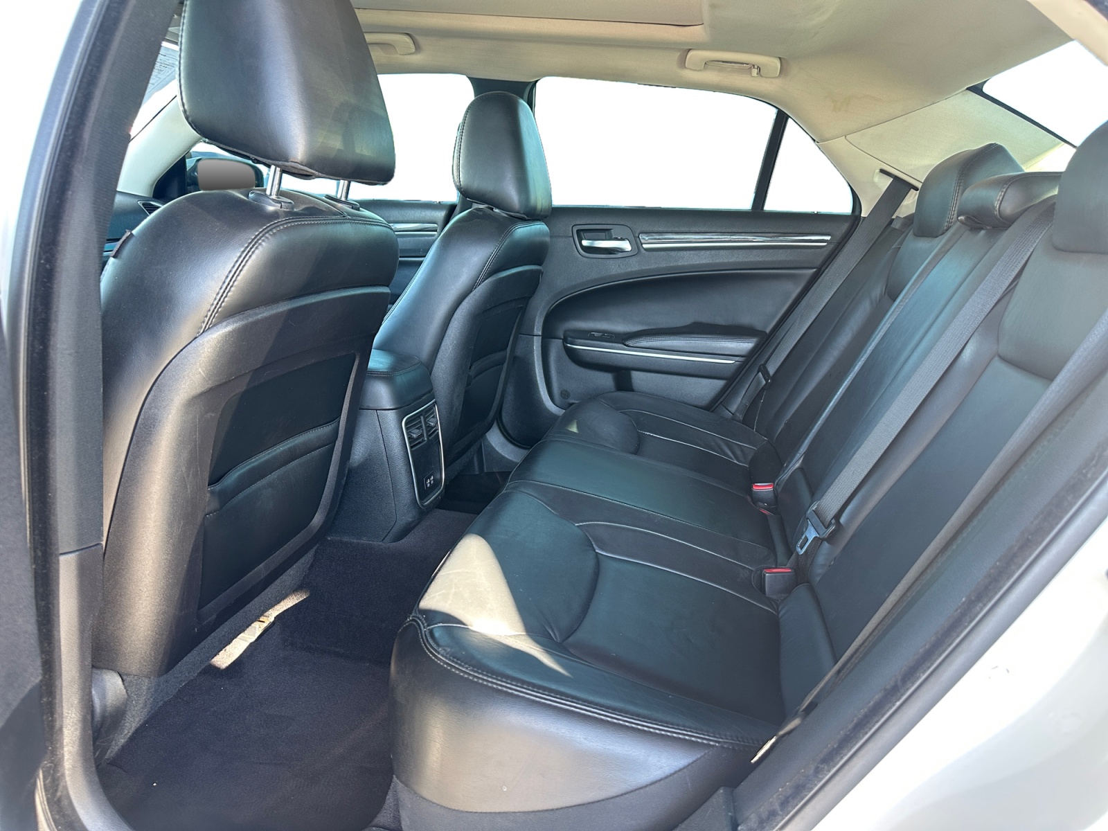 Chrysler 300 photo 13