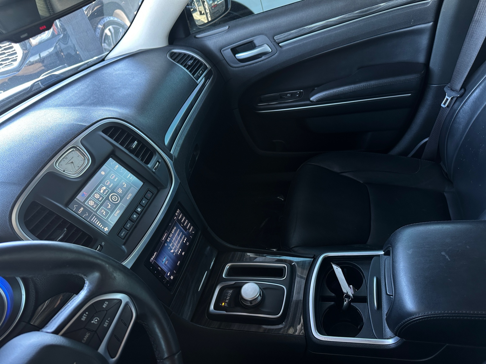 Chrysler 300 photo 24