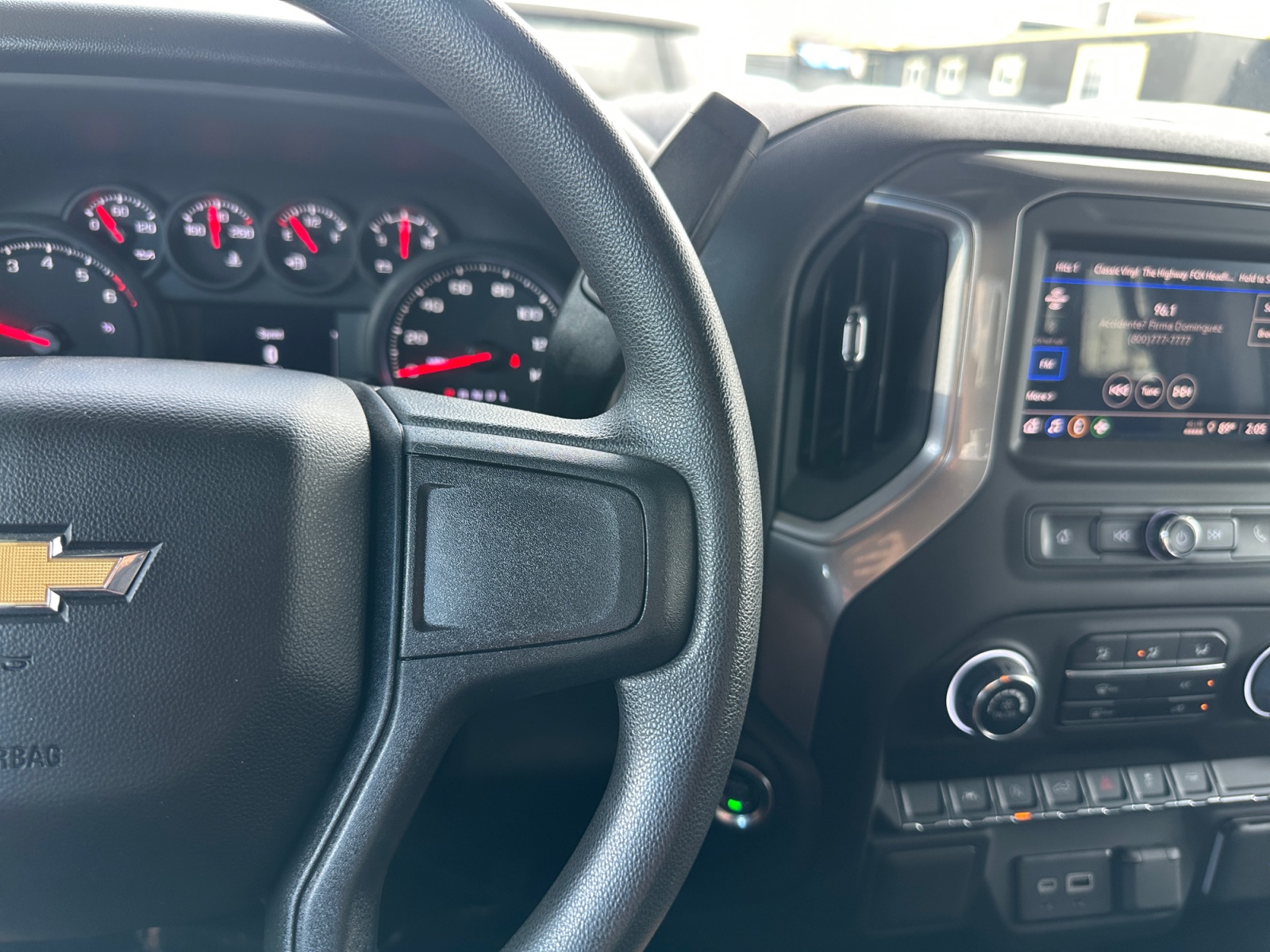 Chevrolet Silverado photo 19