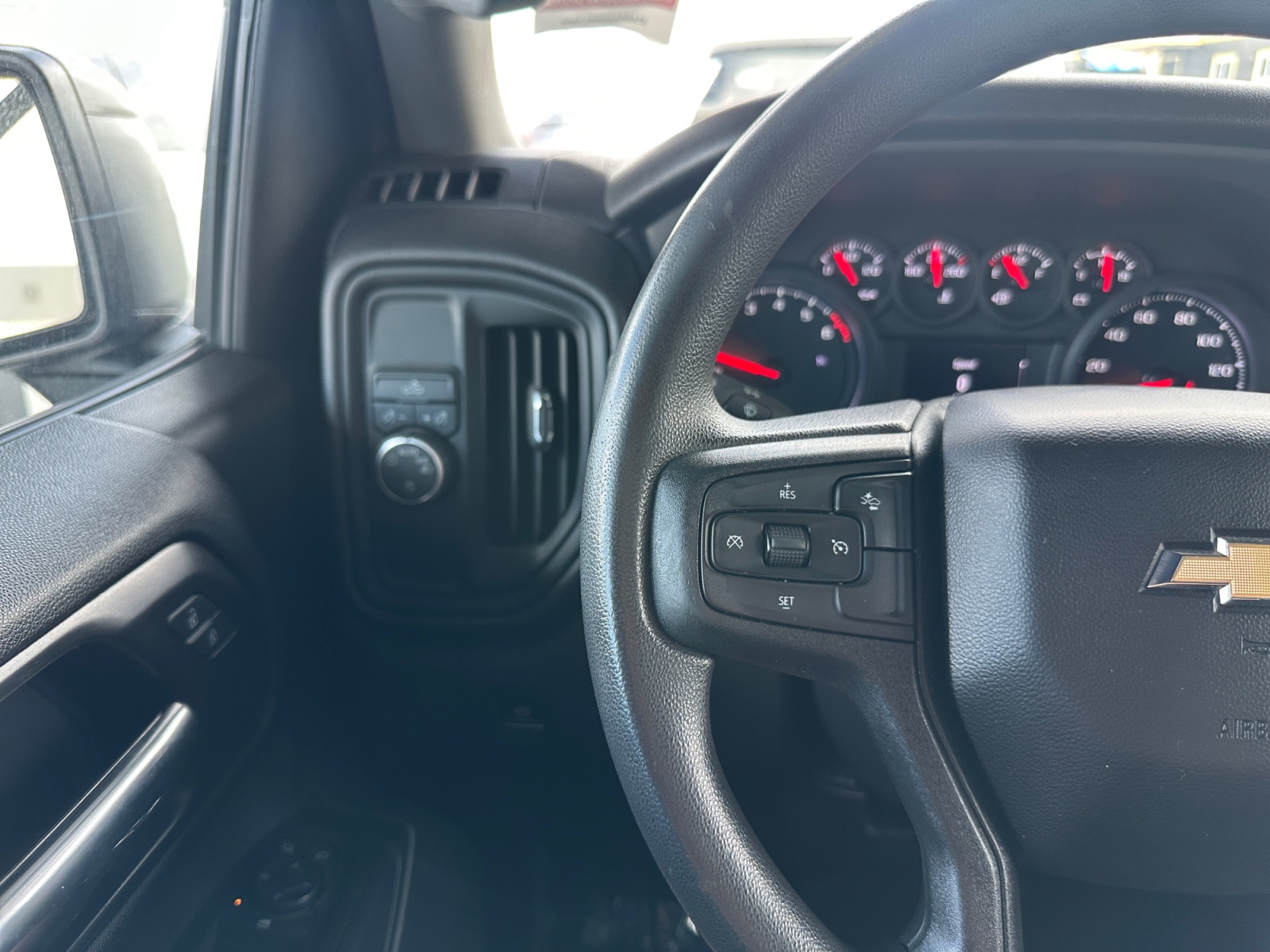 Chevrolet Silverado photo 18
