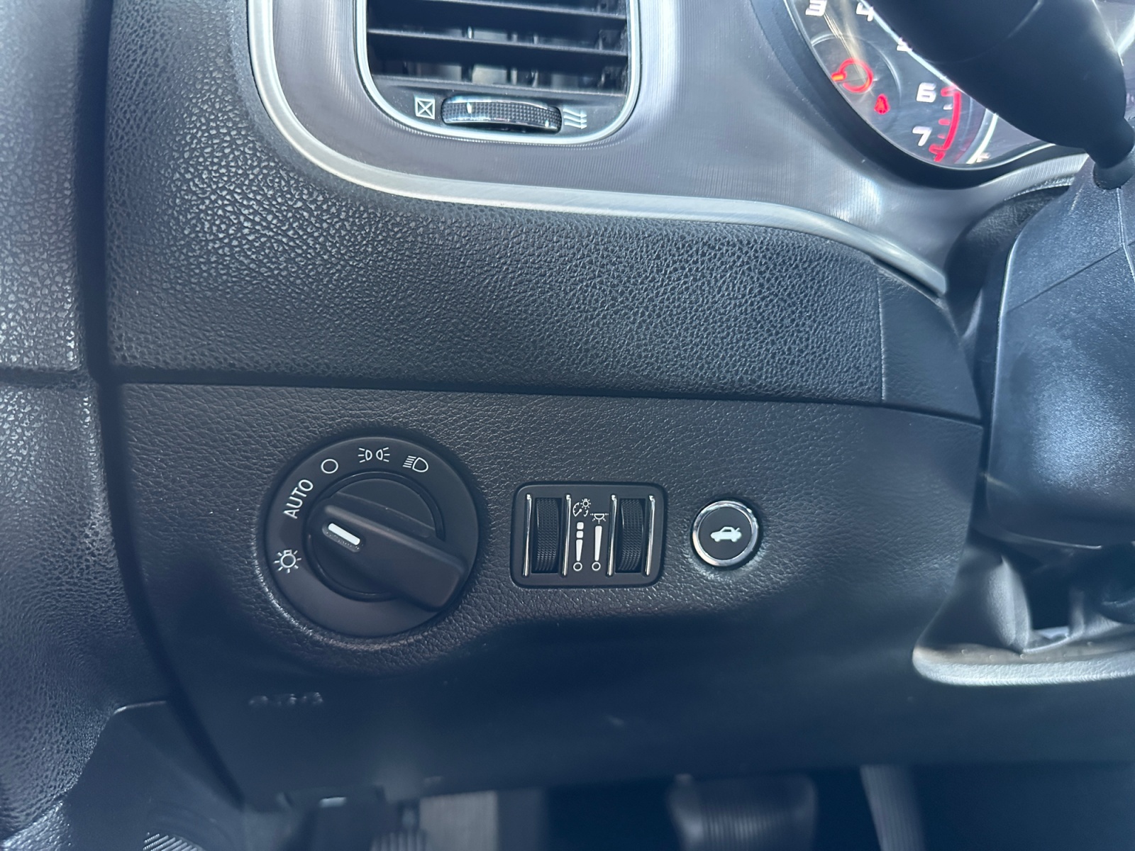 Dodge Charger photo 17