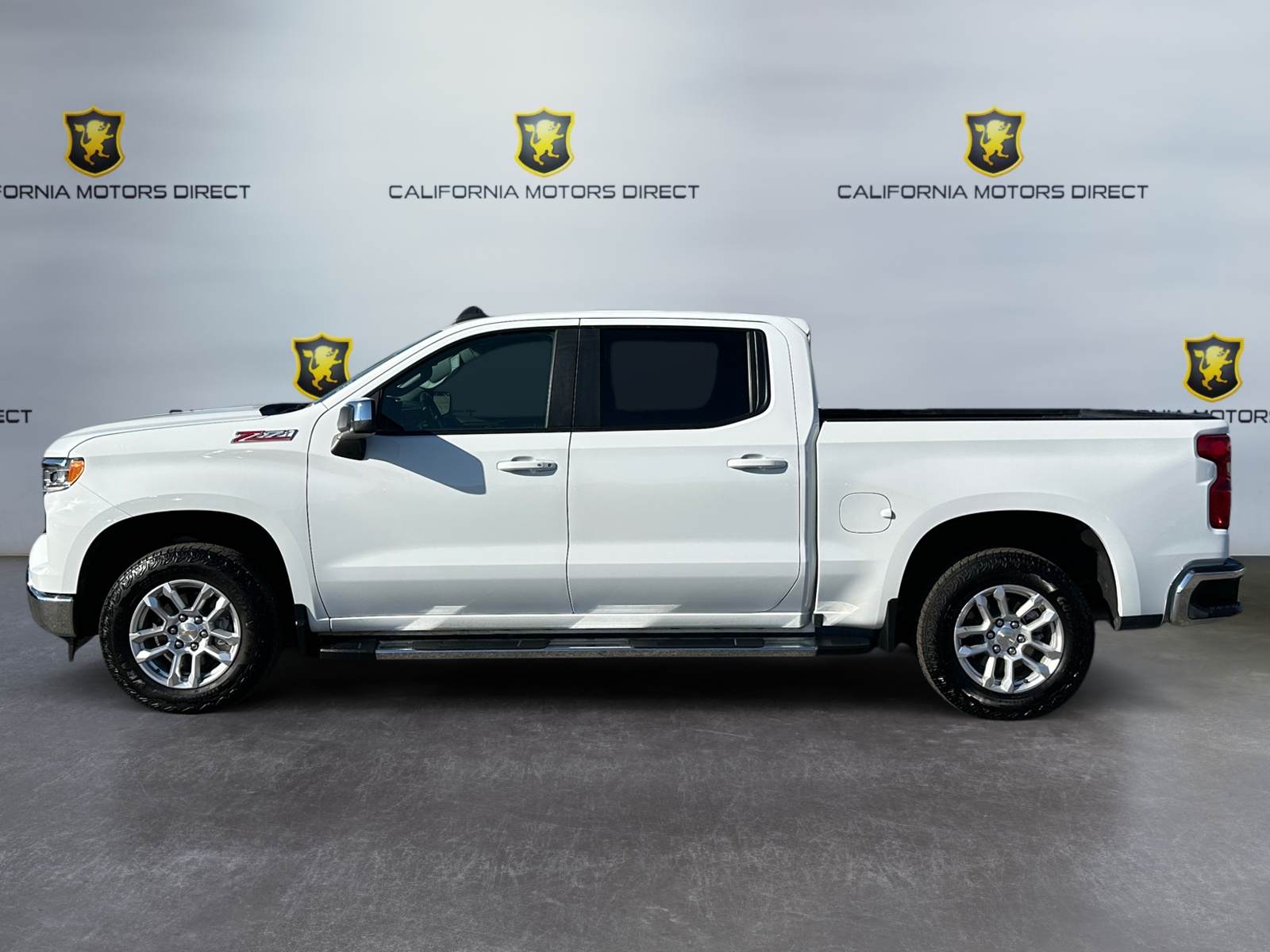 Chevrolet Silverado photo 2