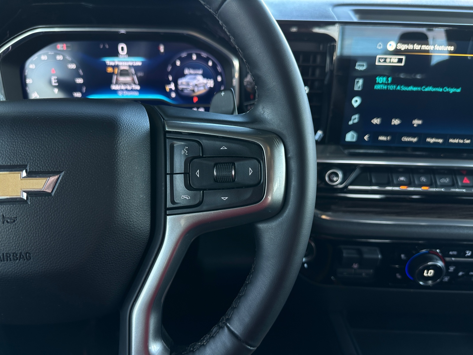 Chevrolet Silverado photo 19