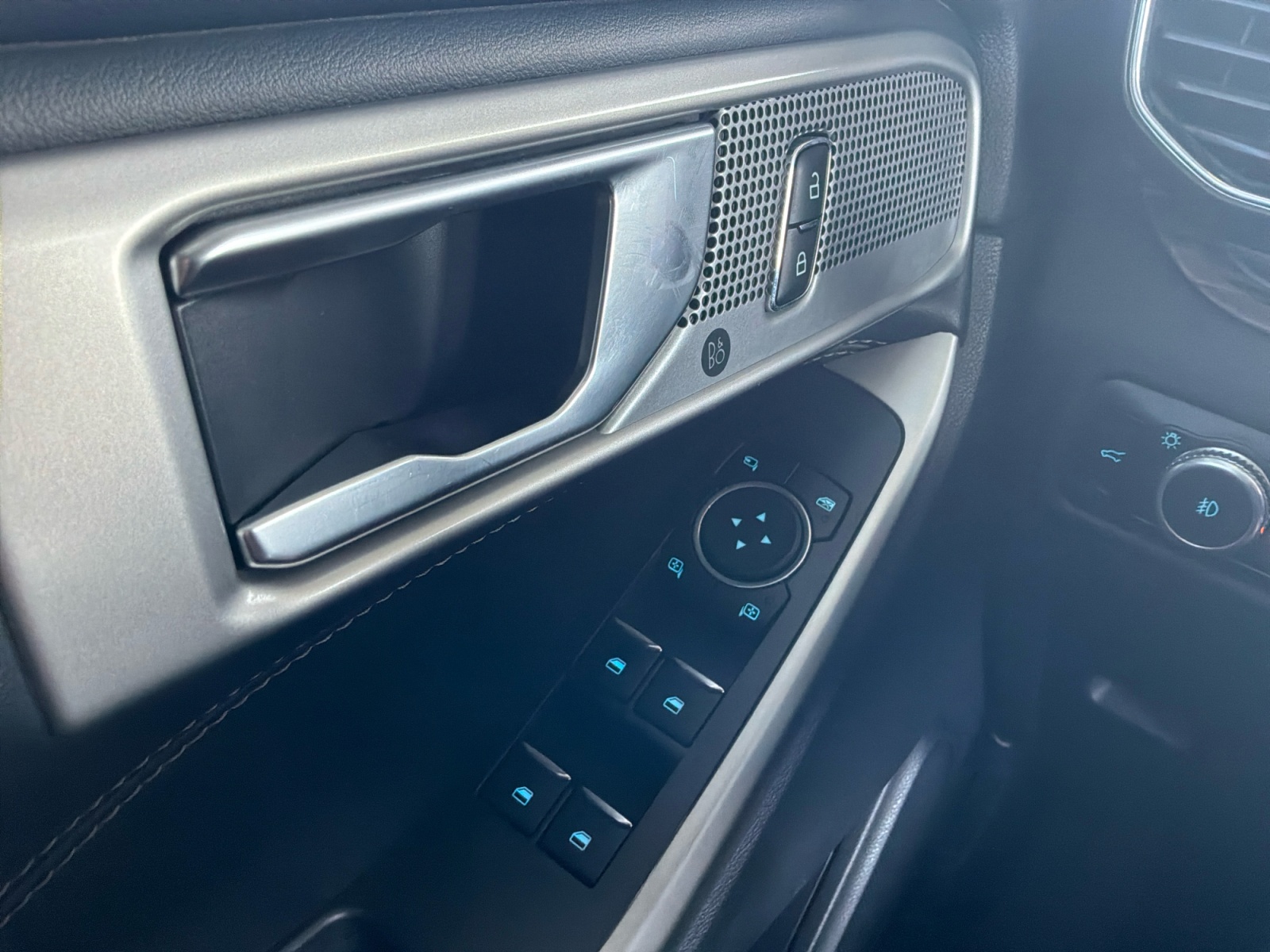 Ford Explorer photo 16