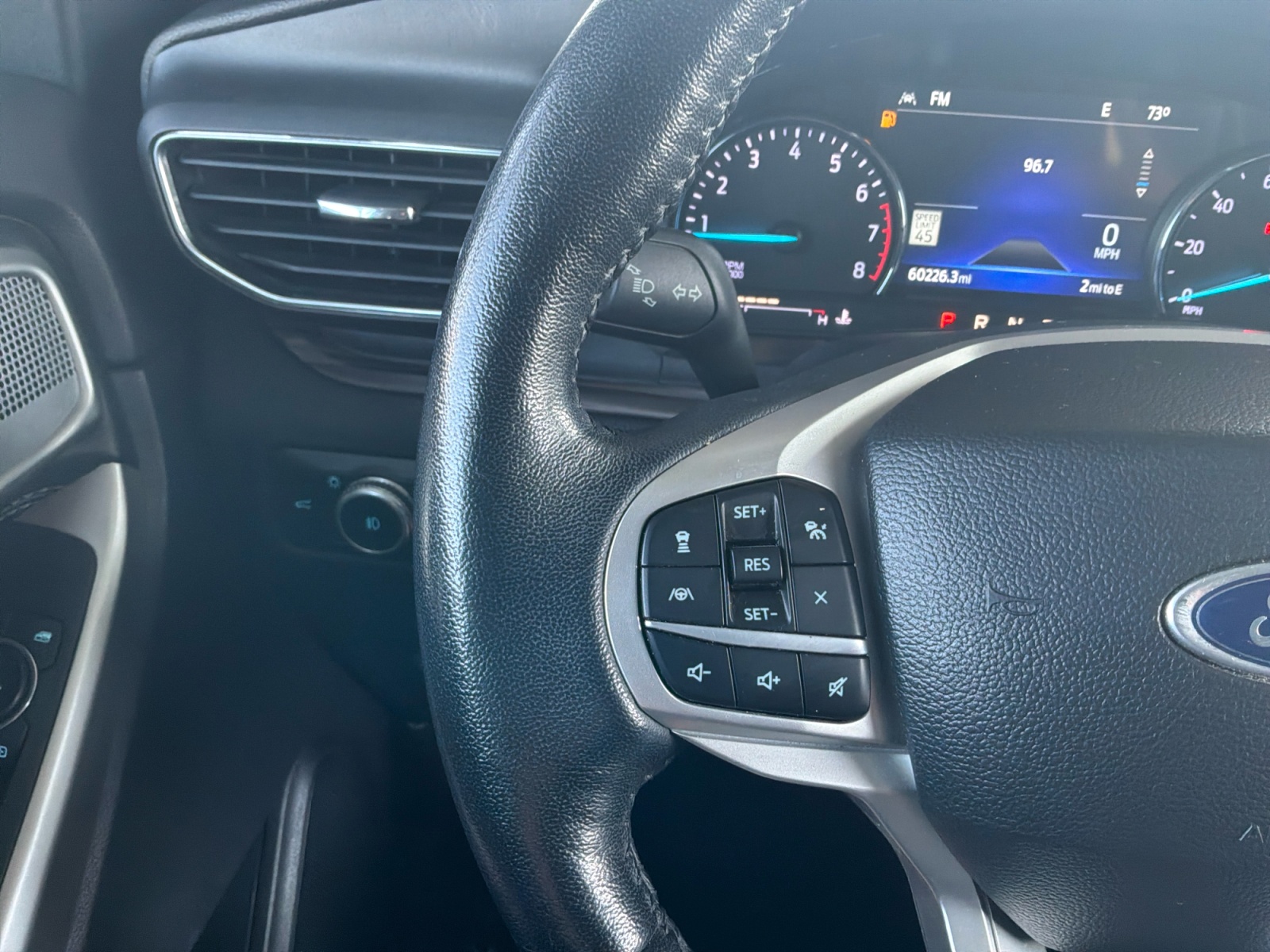 Ford Explorer photo 17