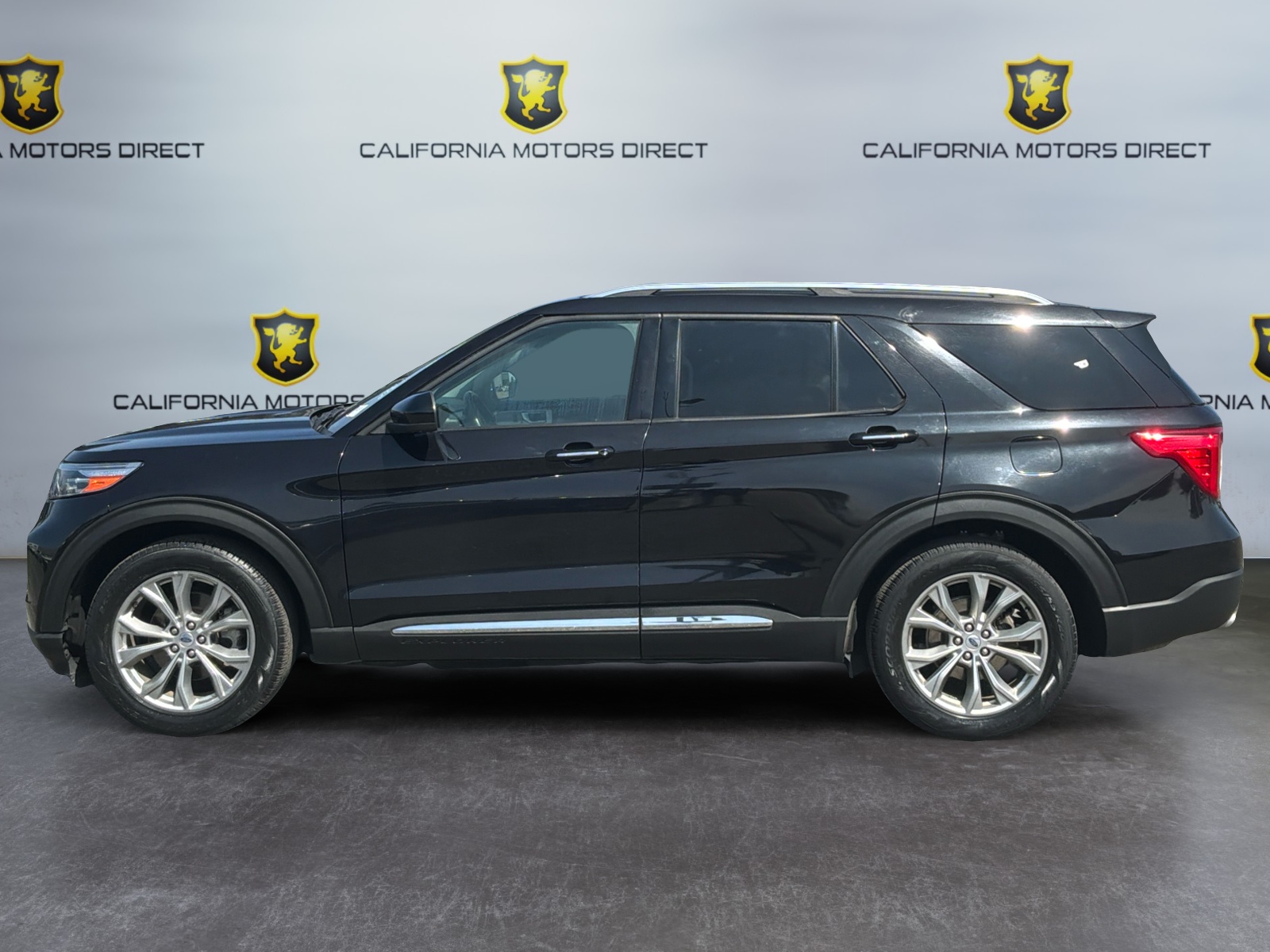 Ford Explorer photo 2