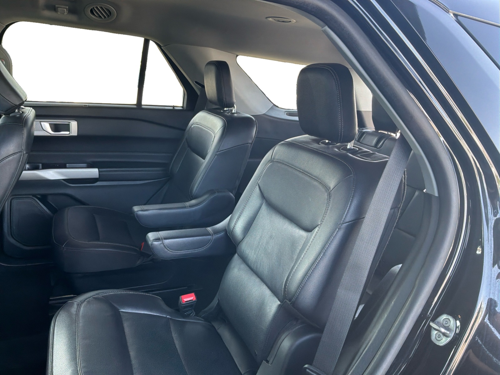 Ford Explorer photo 13